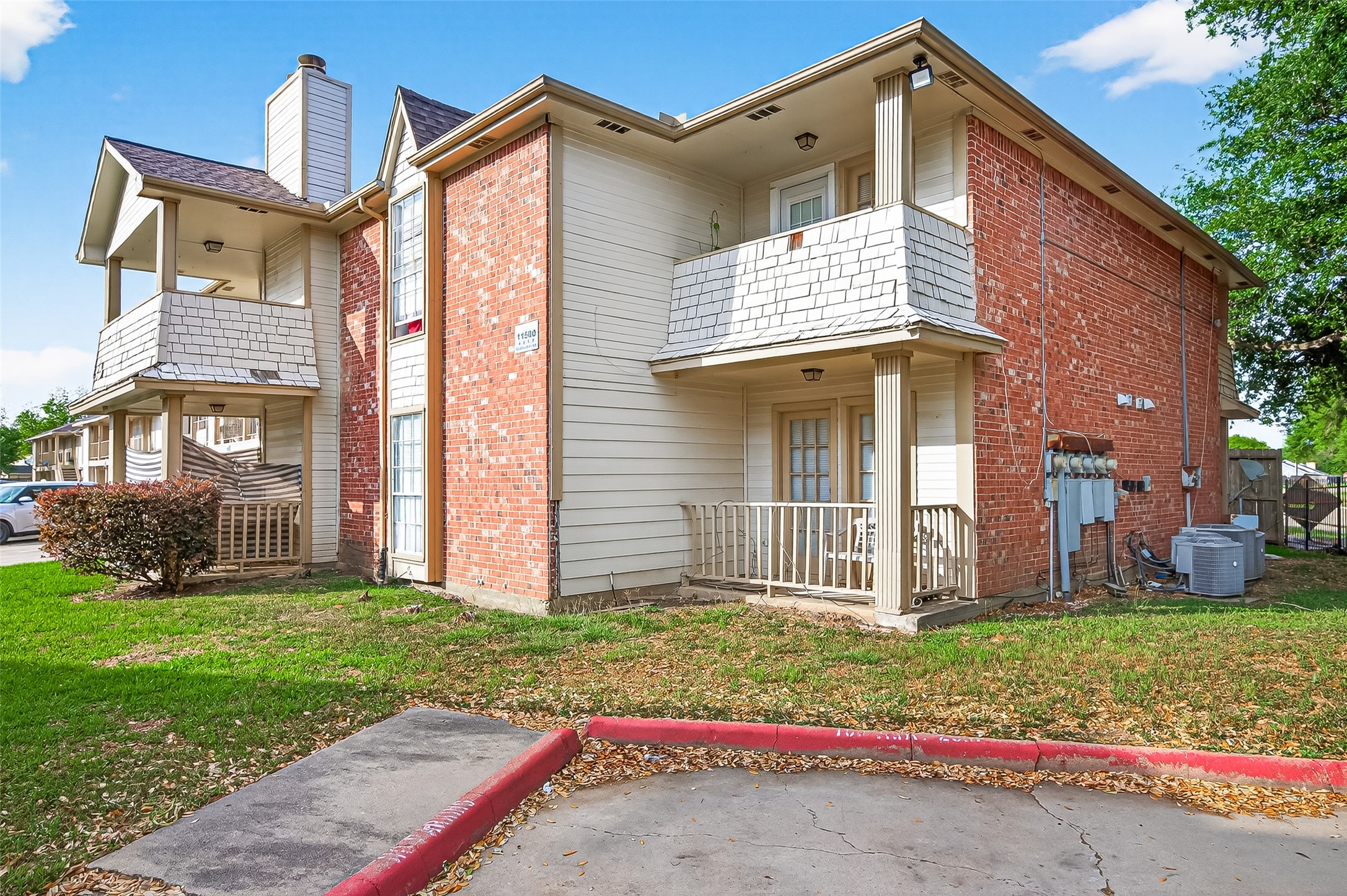 Listing photo 2