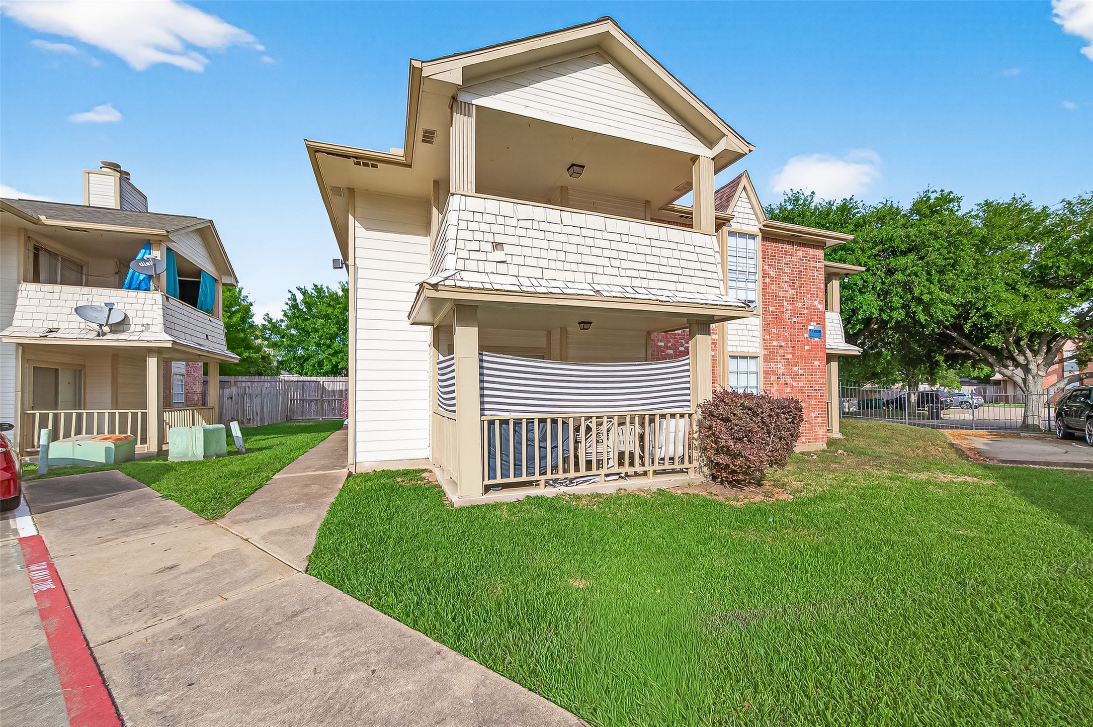 Listing photo 3