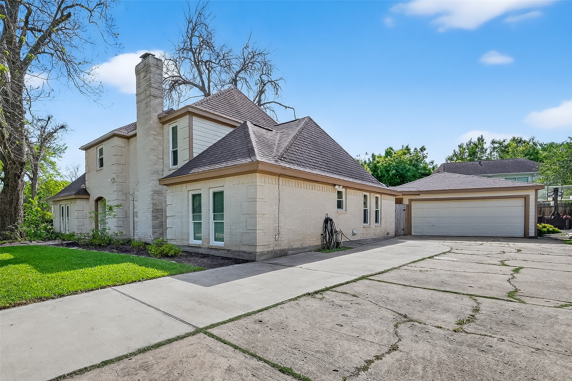 Listing photo 2