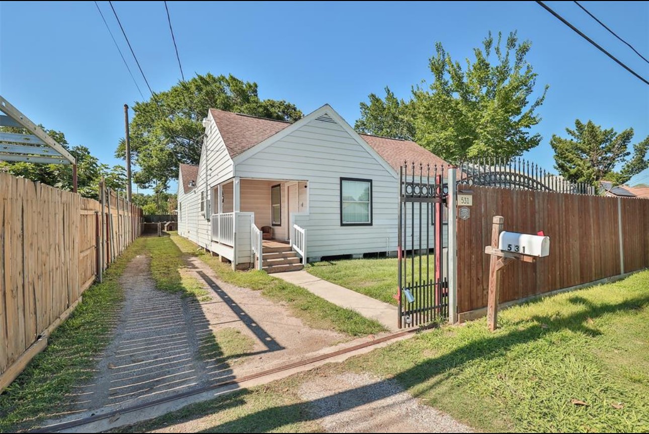 Listing photo 1