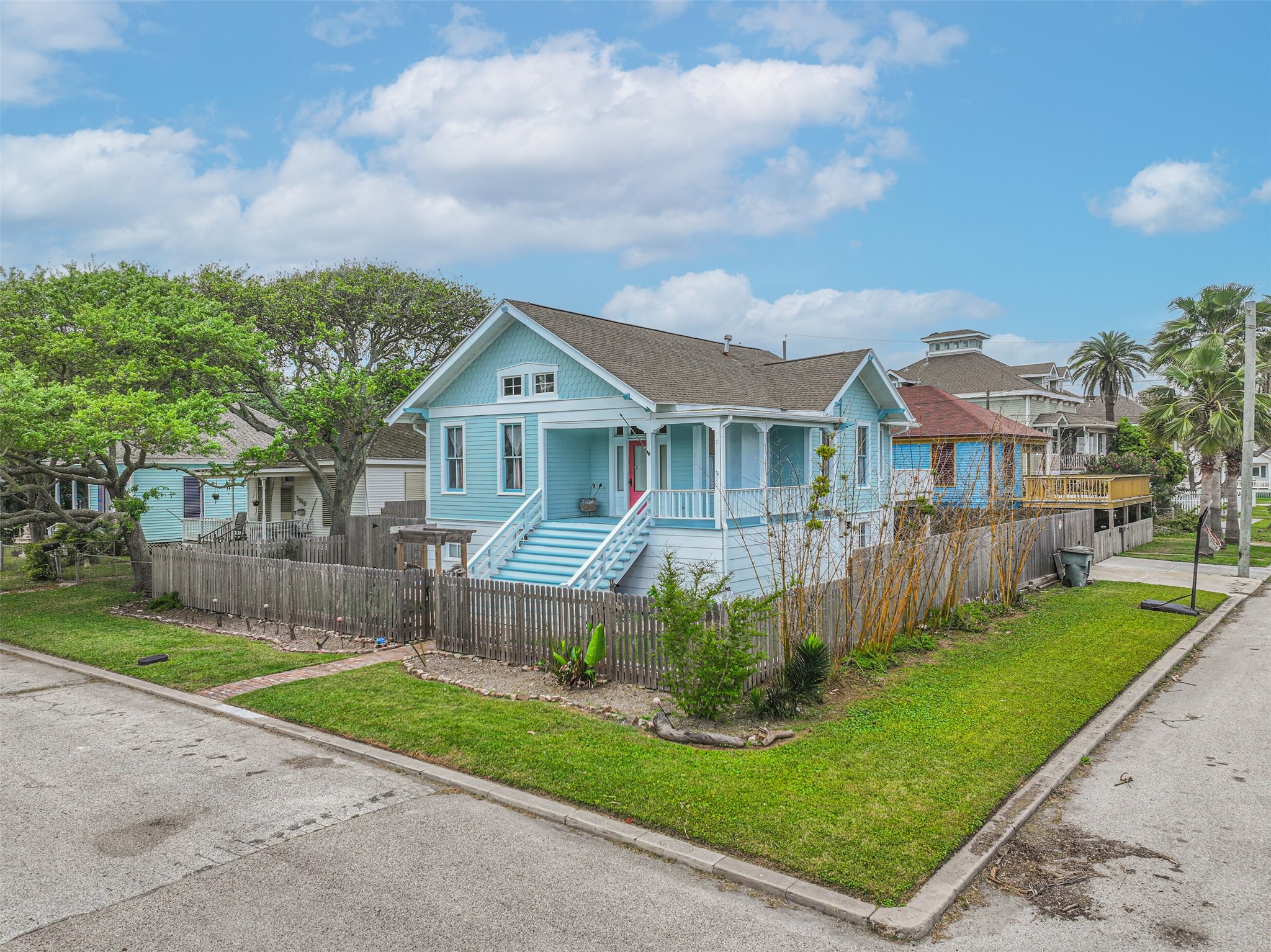 Listing photo 2