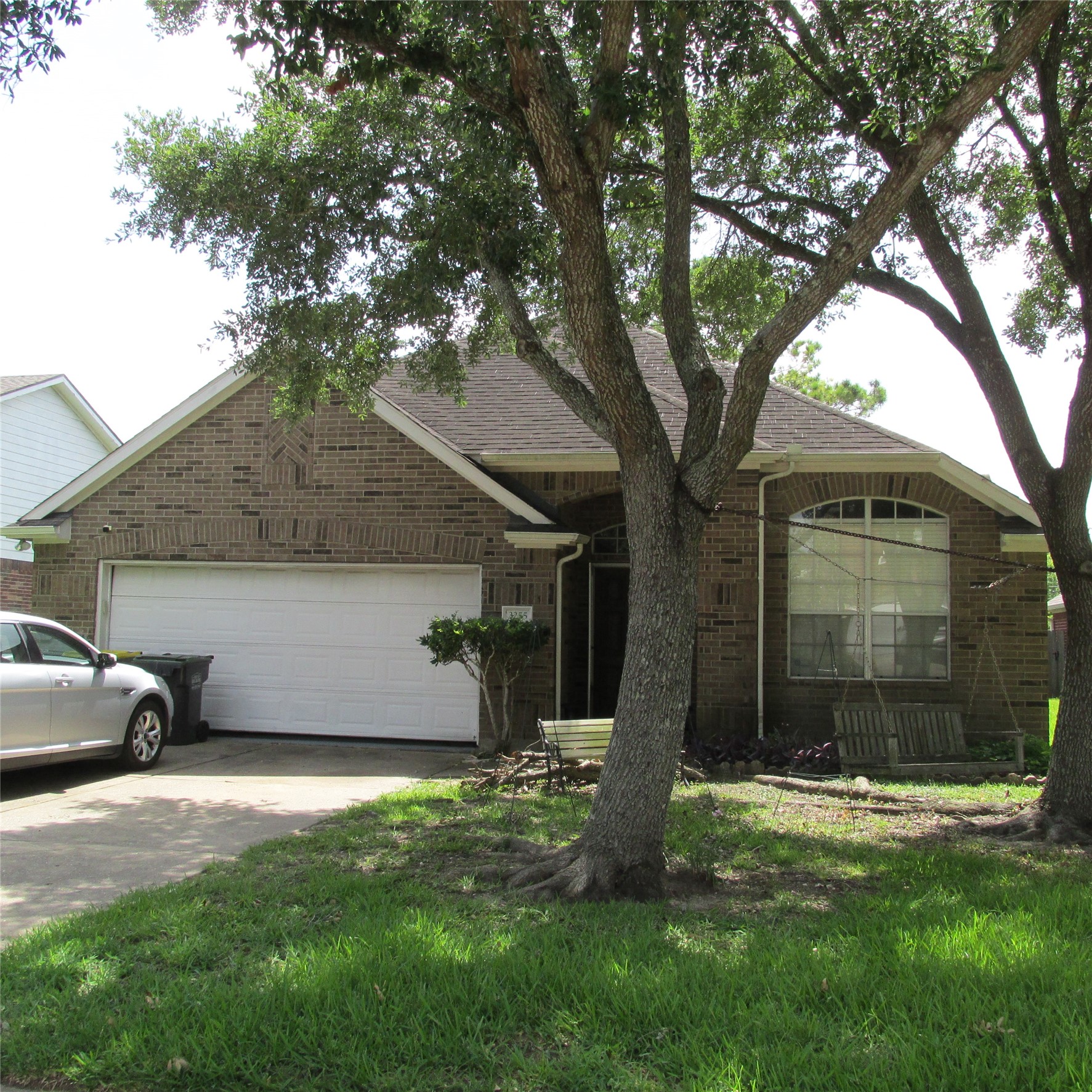 Listing photo 2