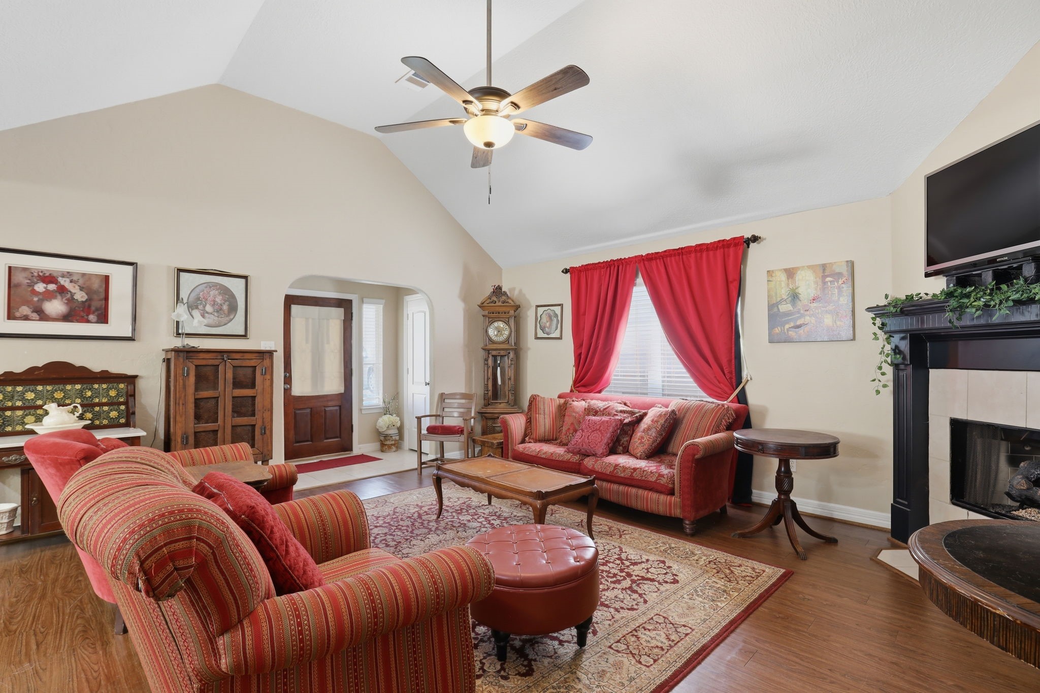 Listing photo 2