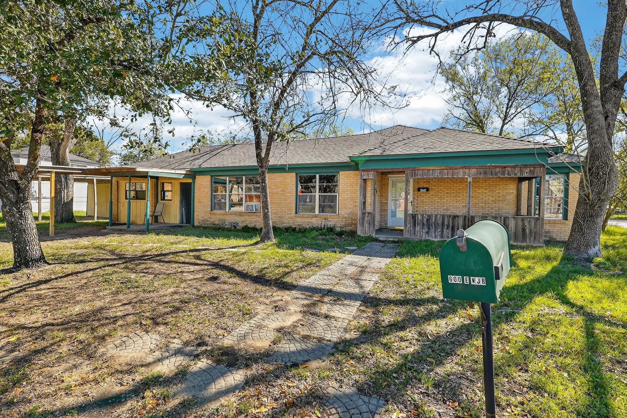Listing photo 1