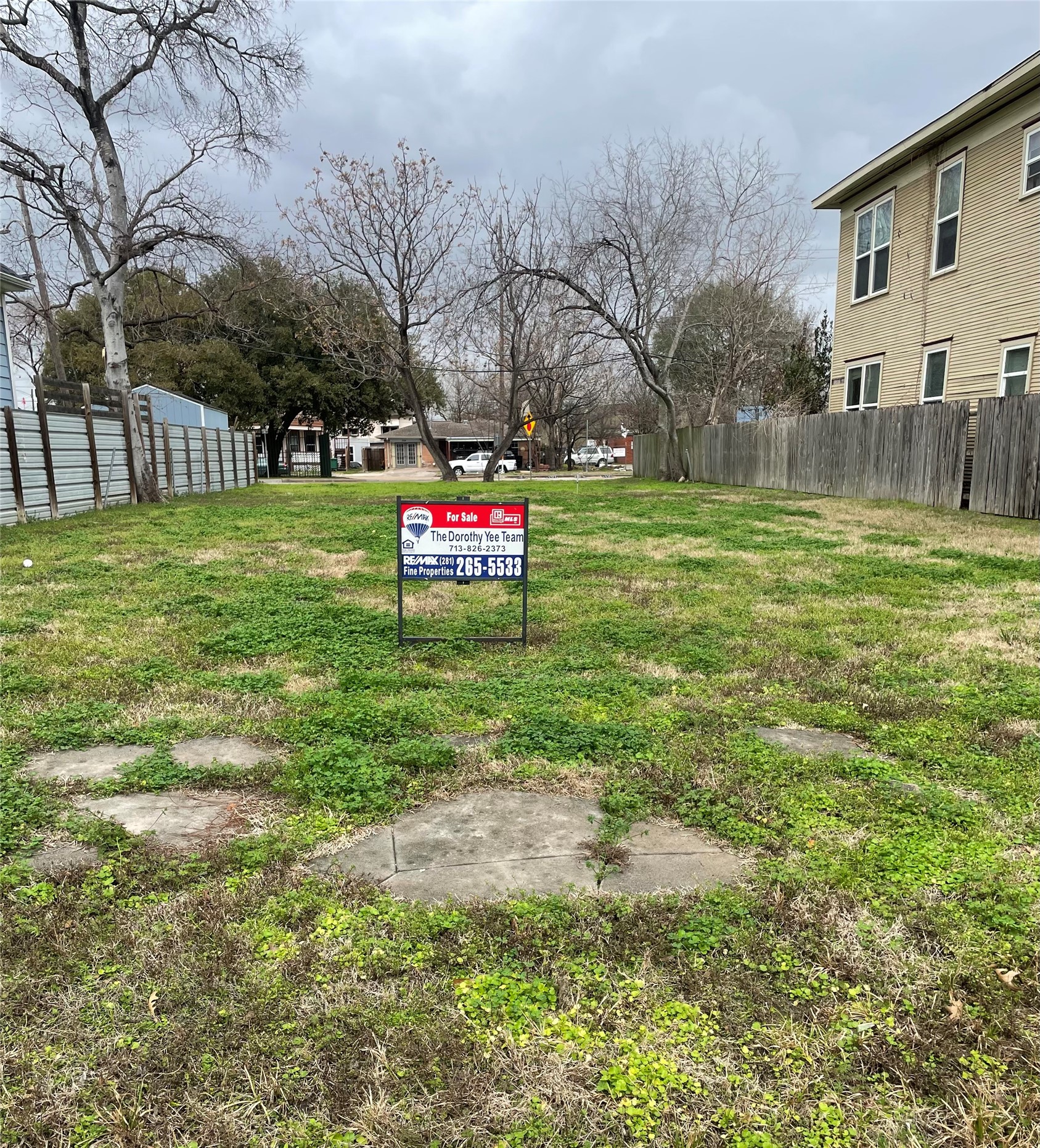 Listing photo 1