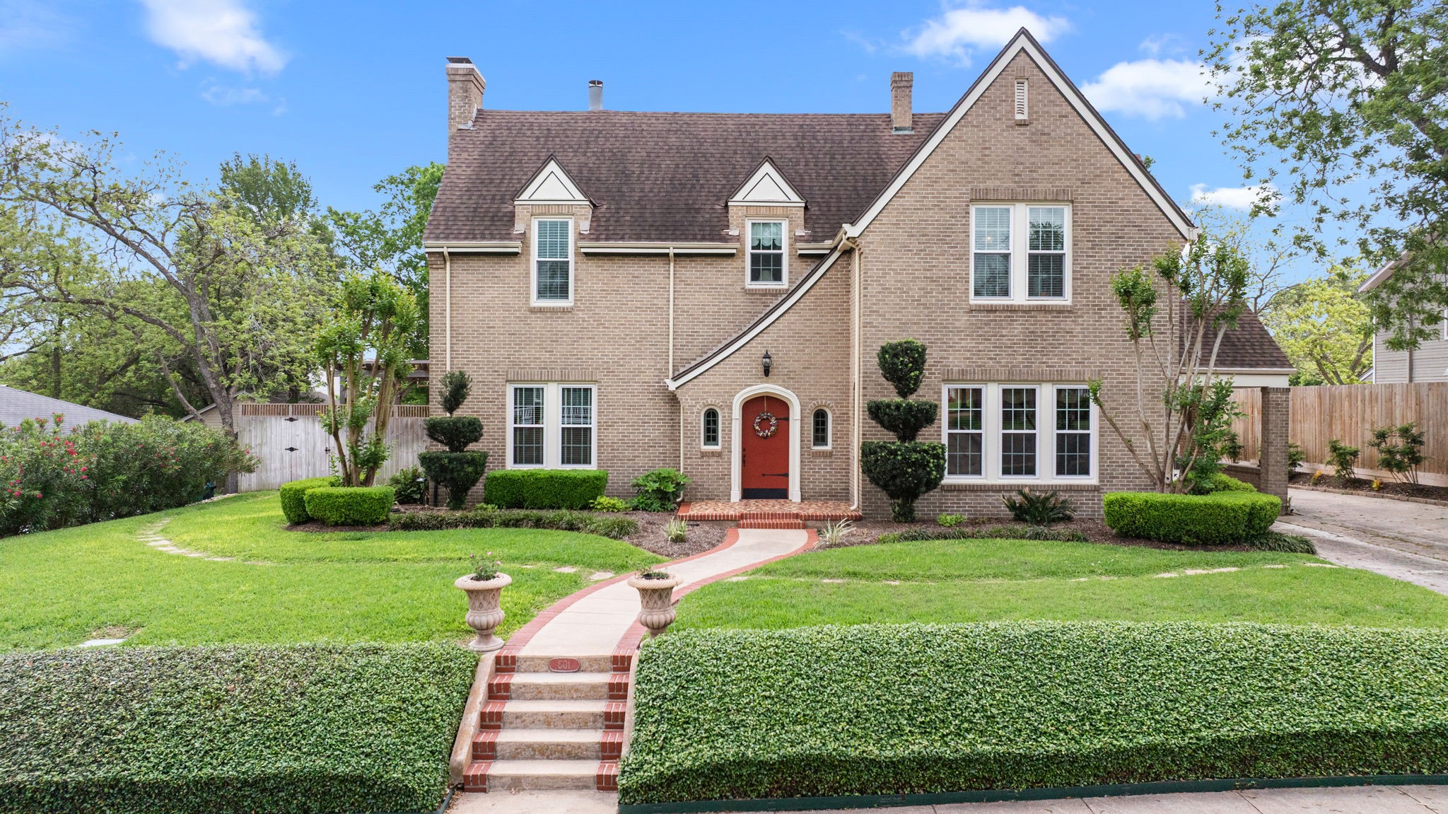 Listing photo 1