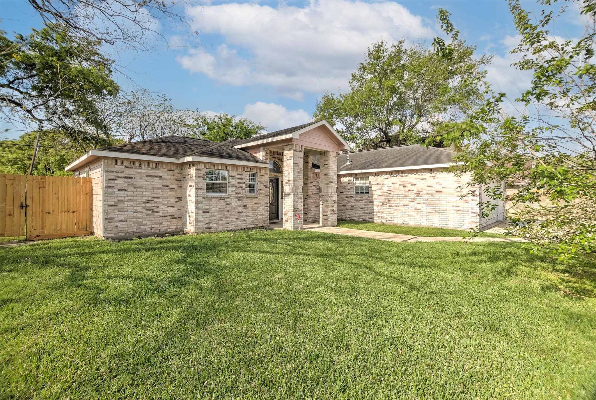 Listing photo 1
