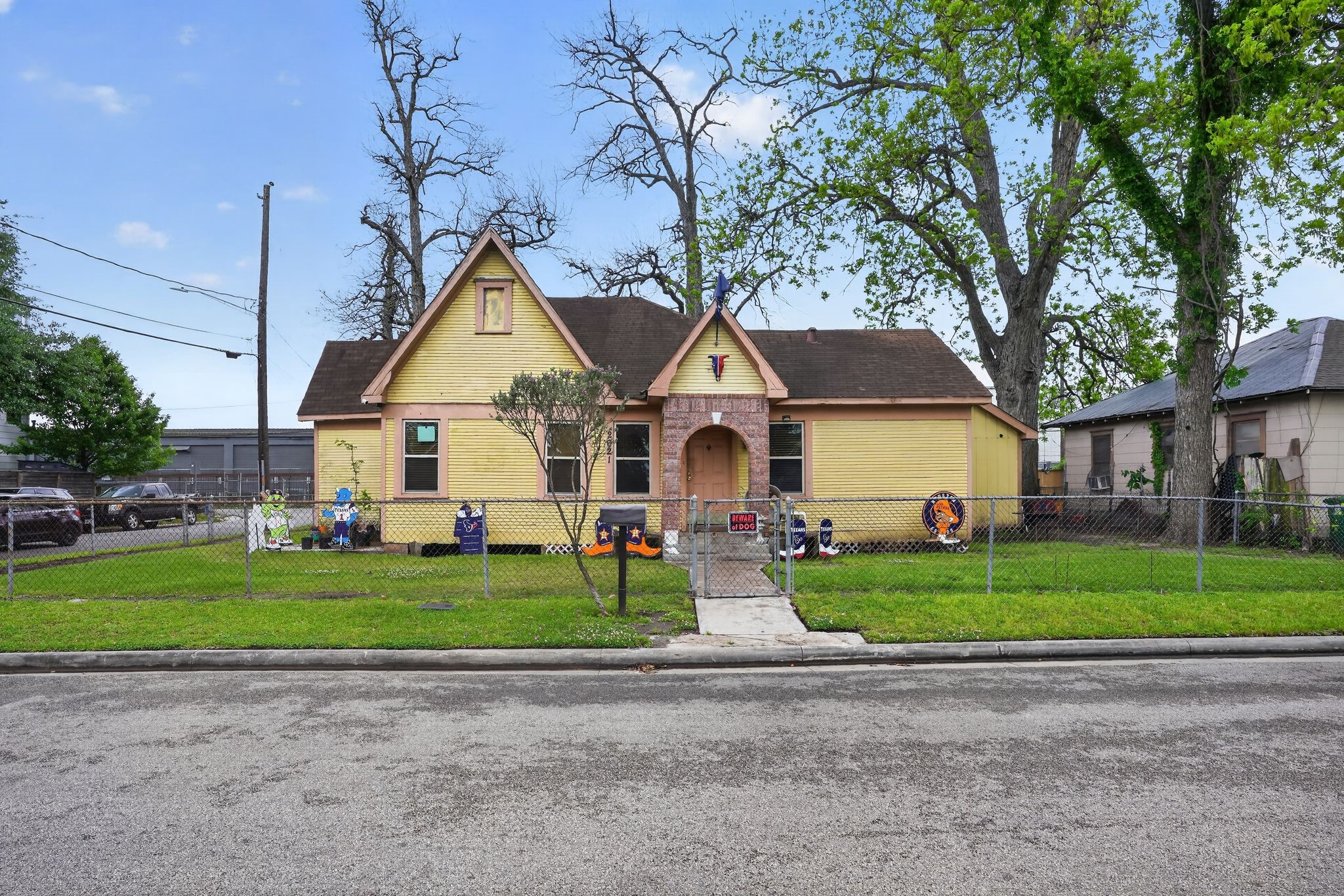Listing photo 1