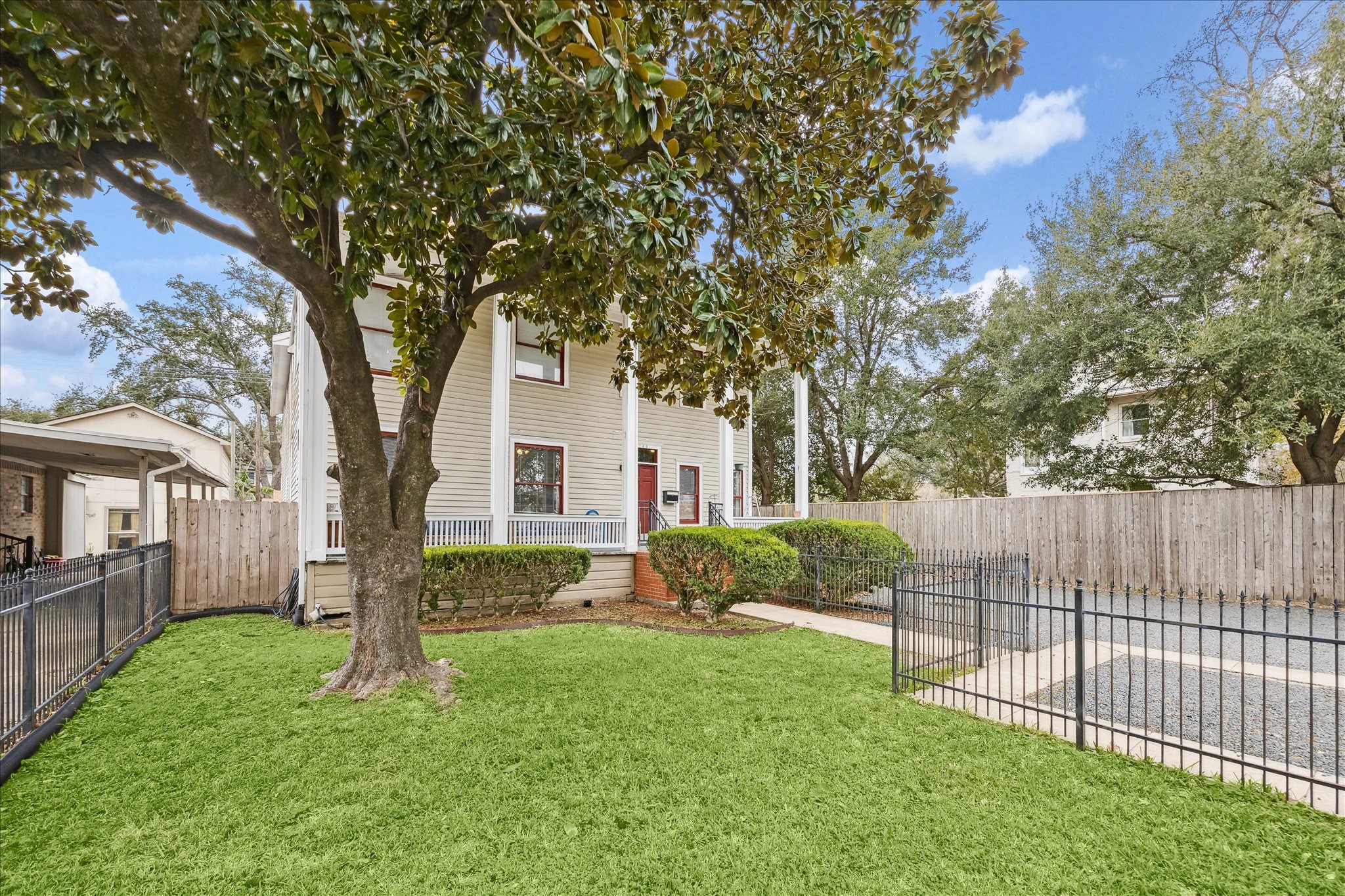Listing photo 2