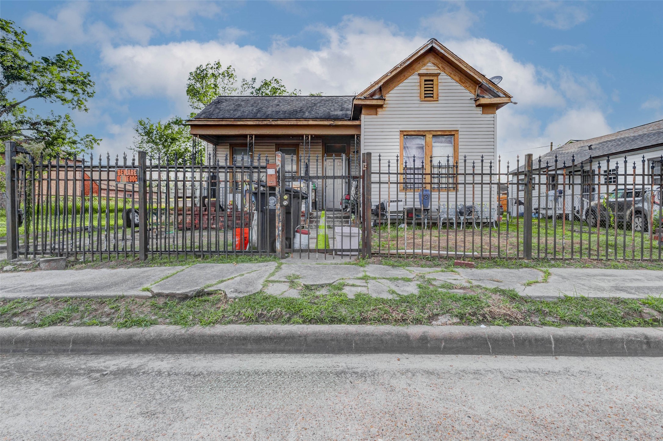 Listing photo 1