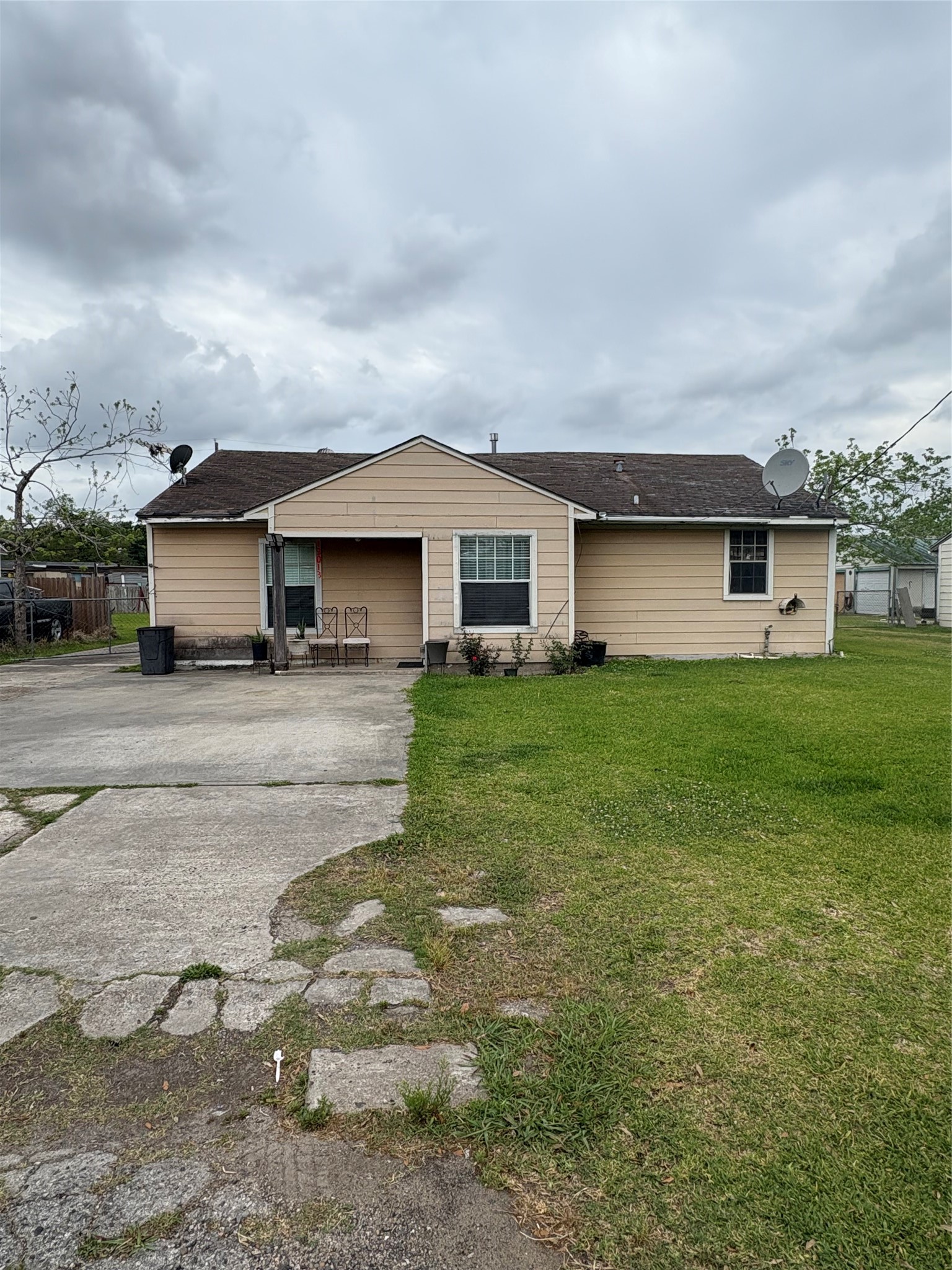 Listing photo 1