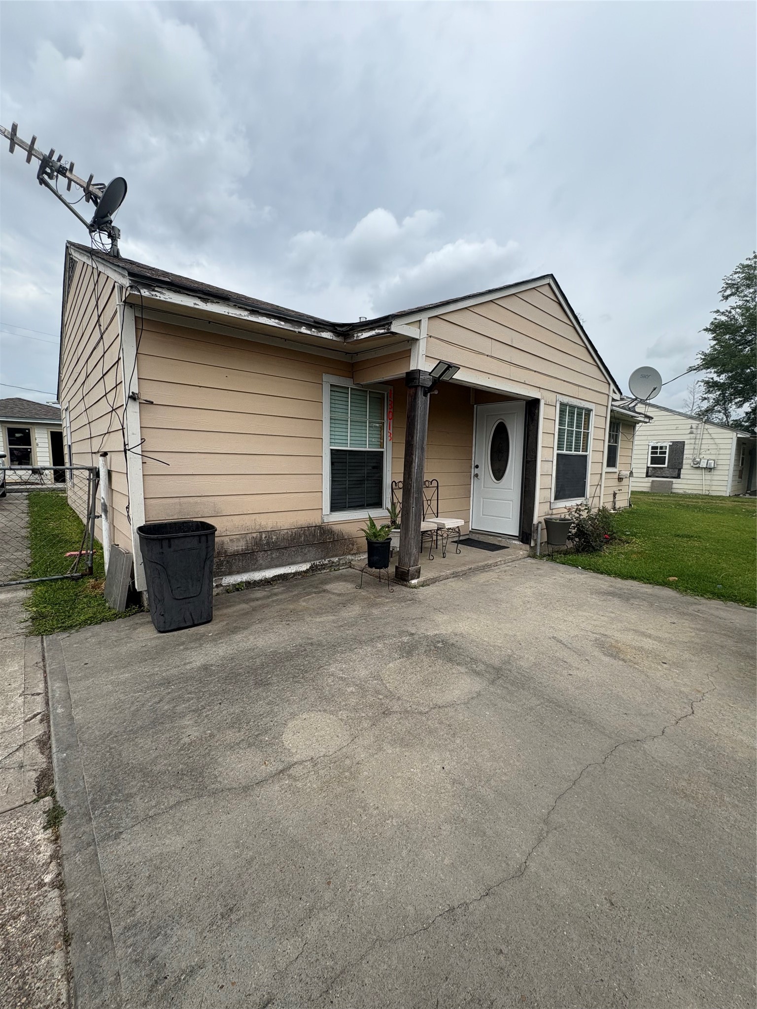 Listing photo 2