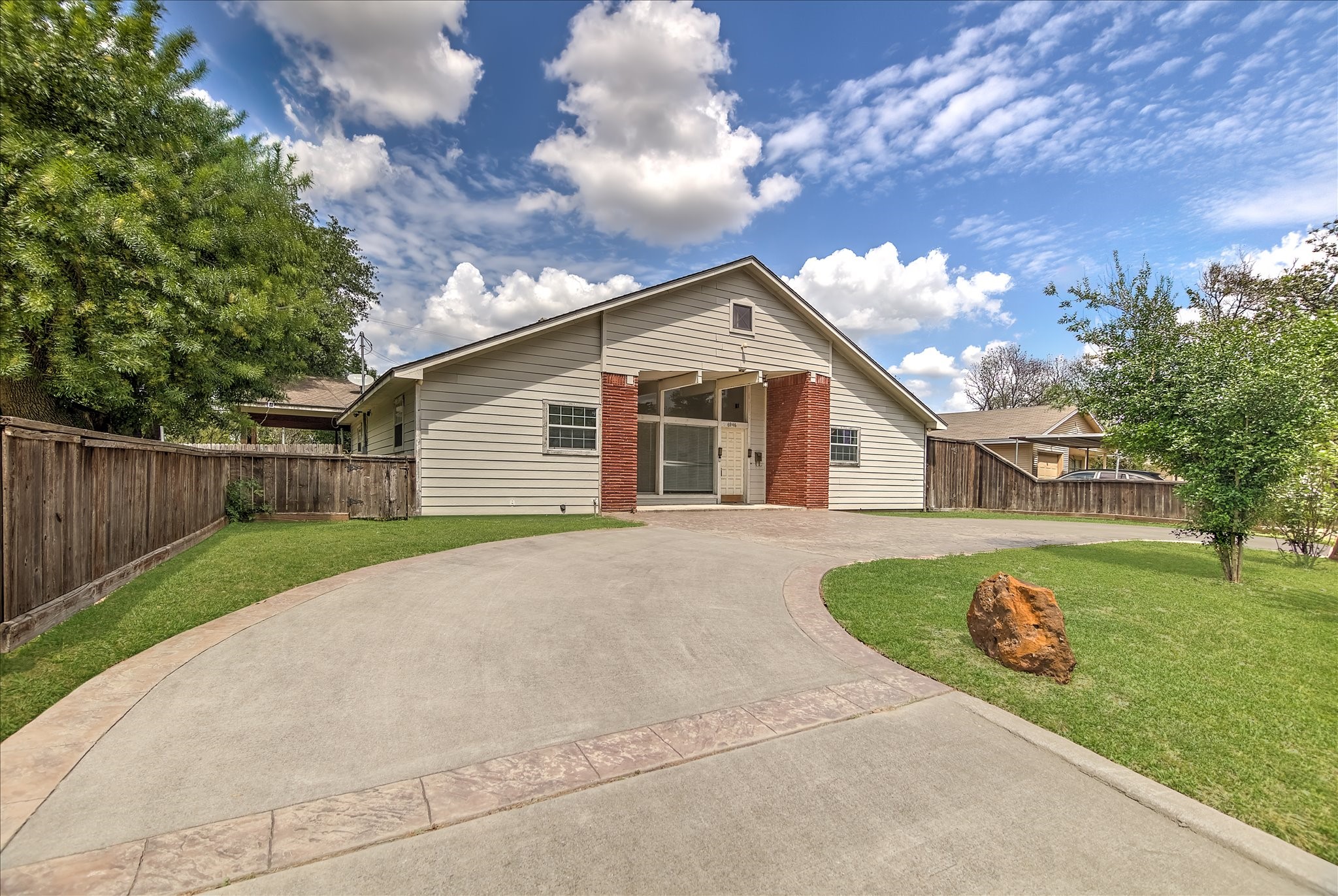 Listing photo 1