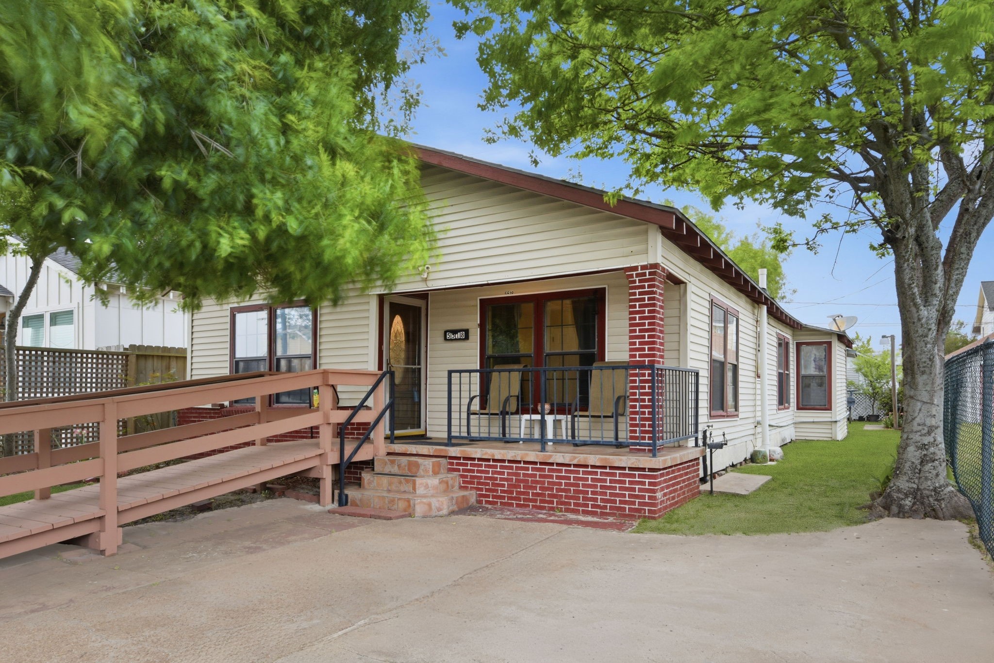 Listing photo 1