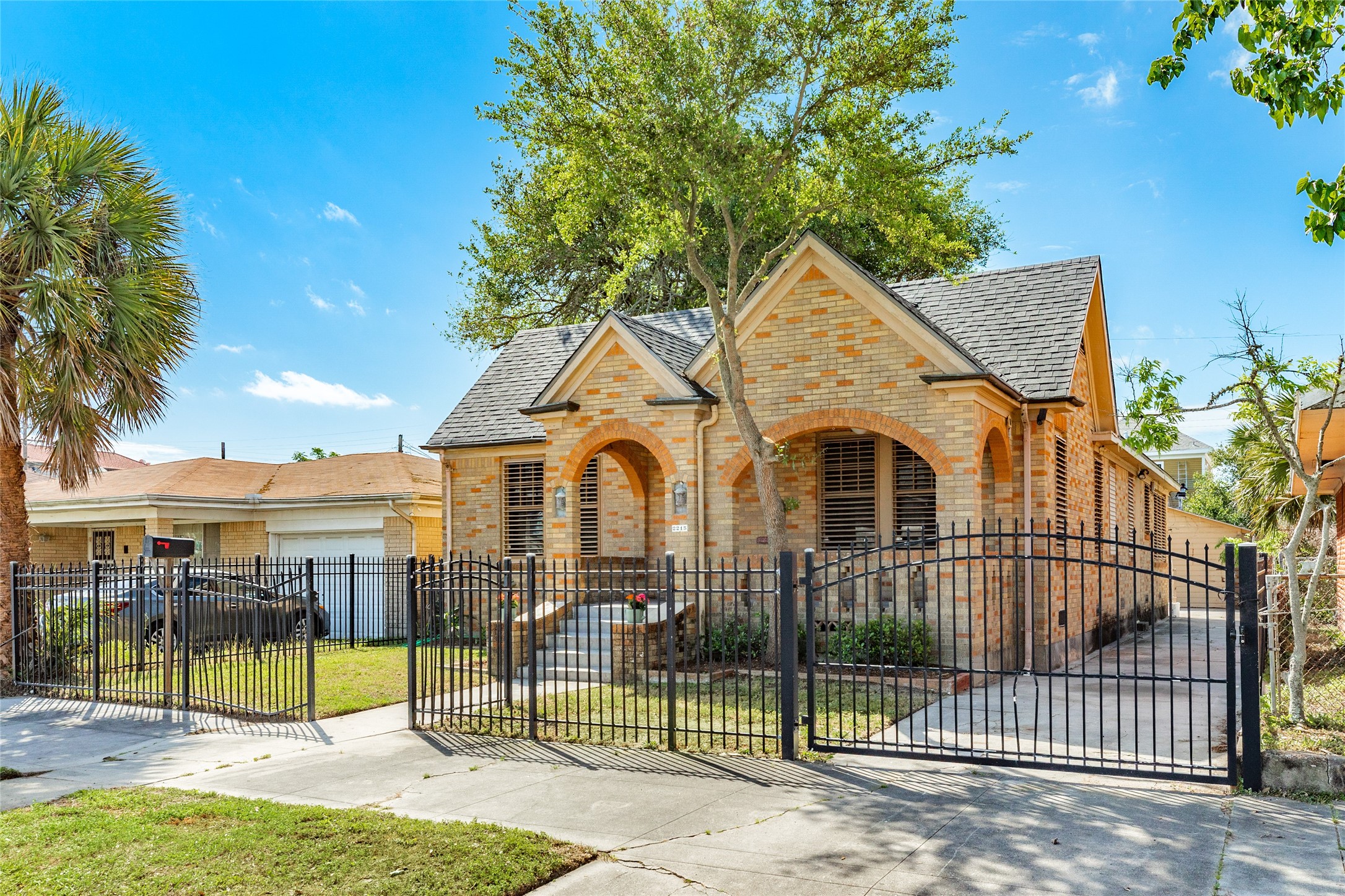 Listing photo 2