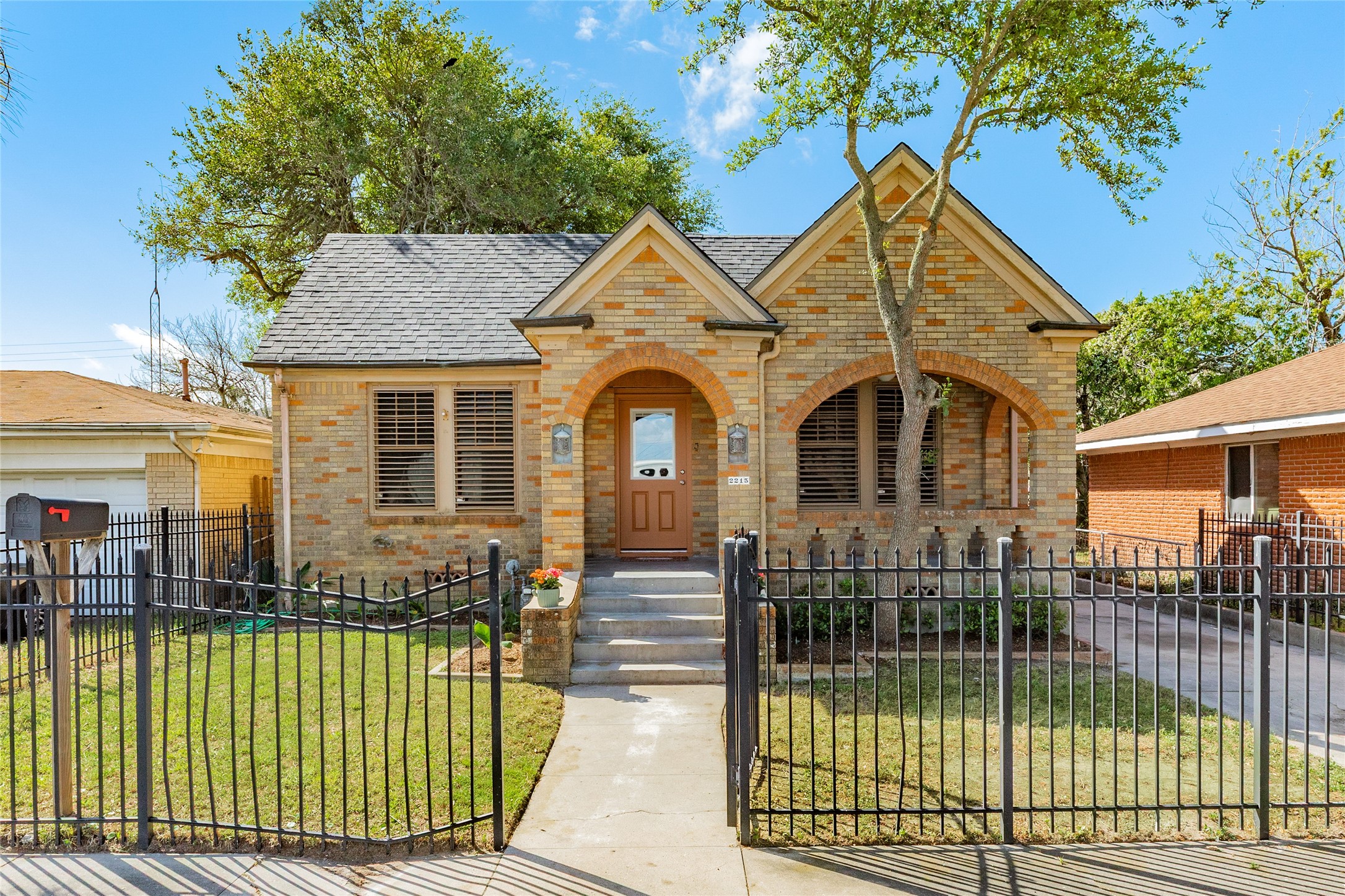 Listing photo 3