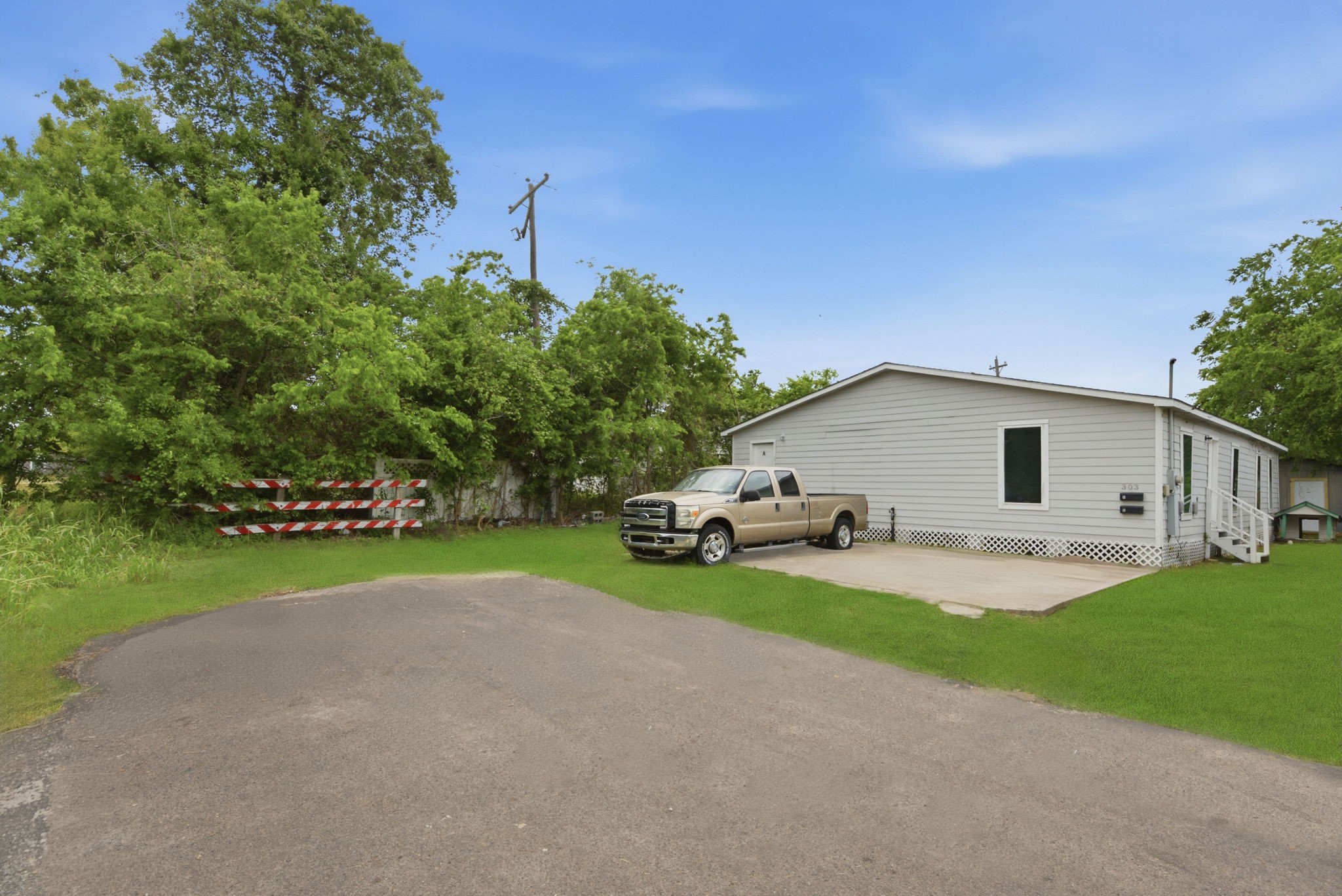 Listing photo 2