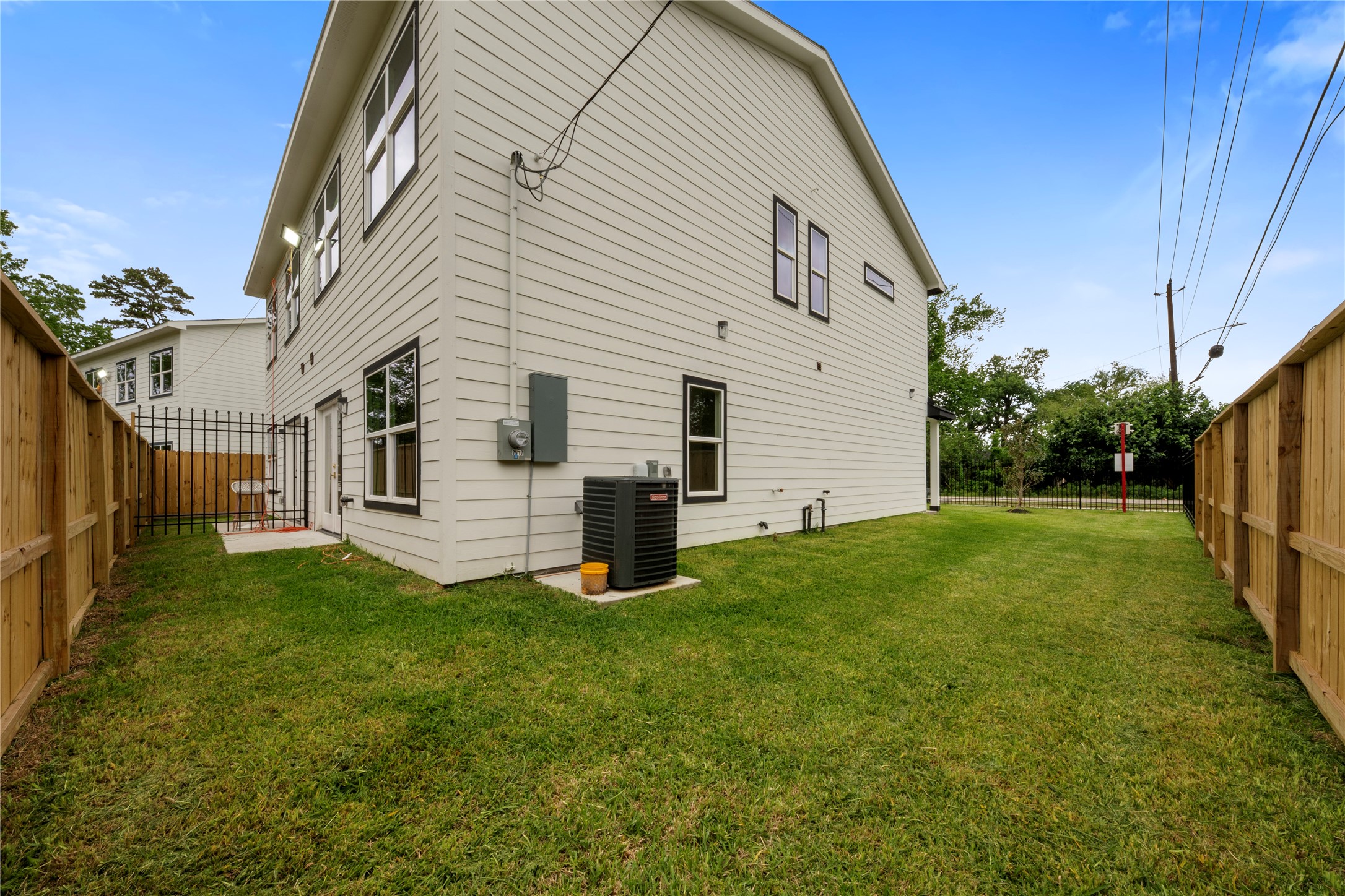 Listing photo 4