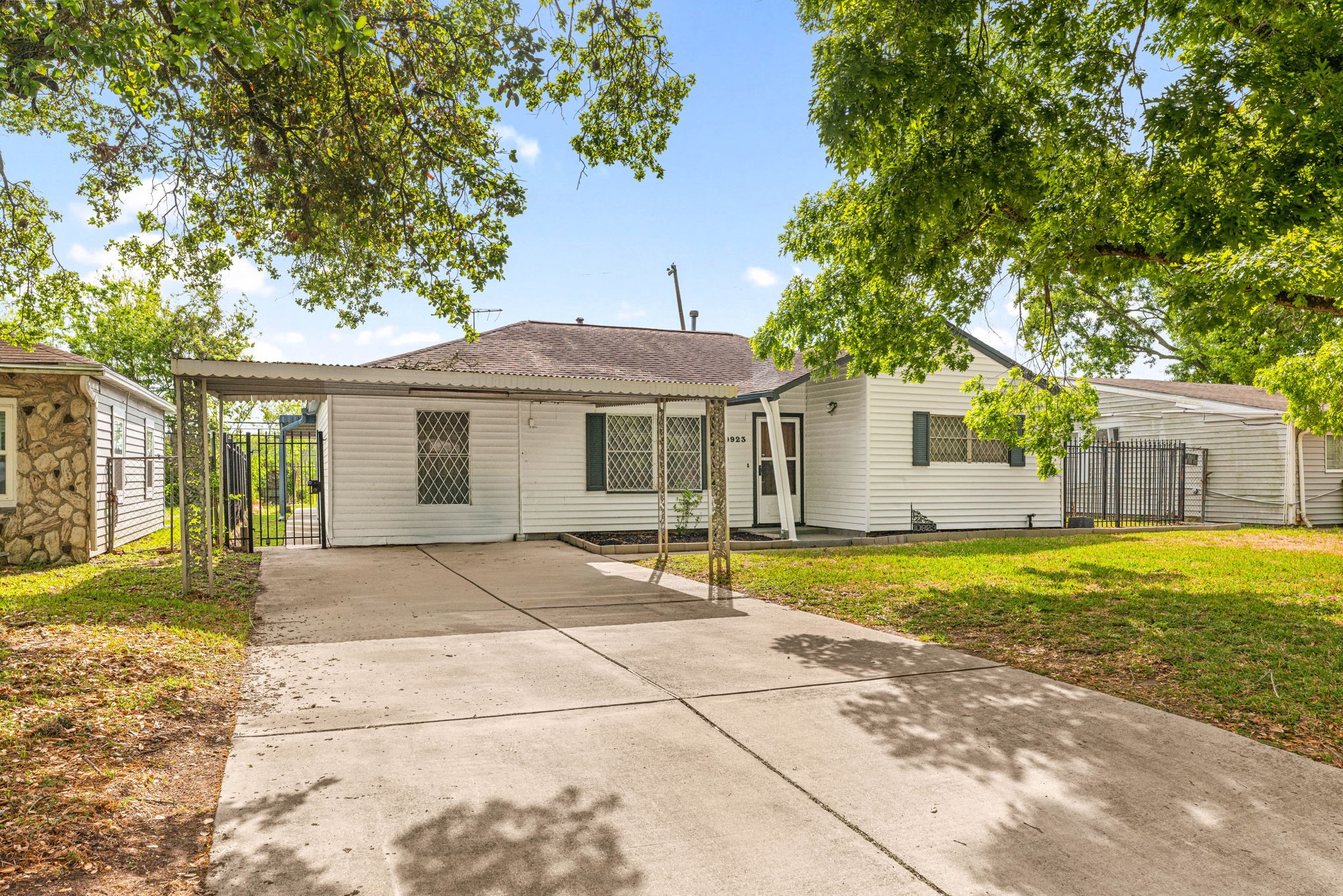 Listing photo 3