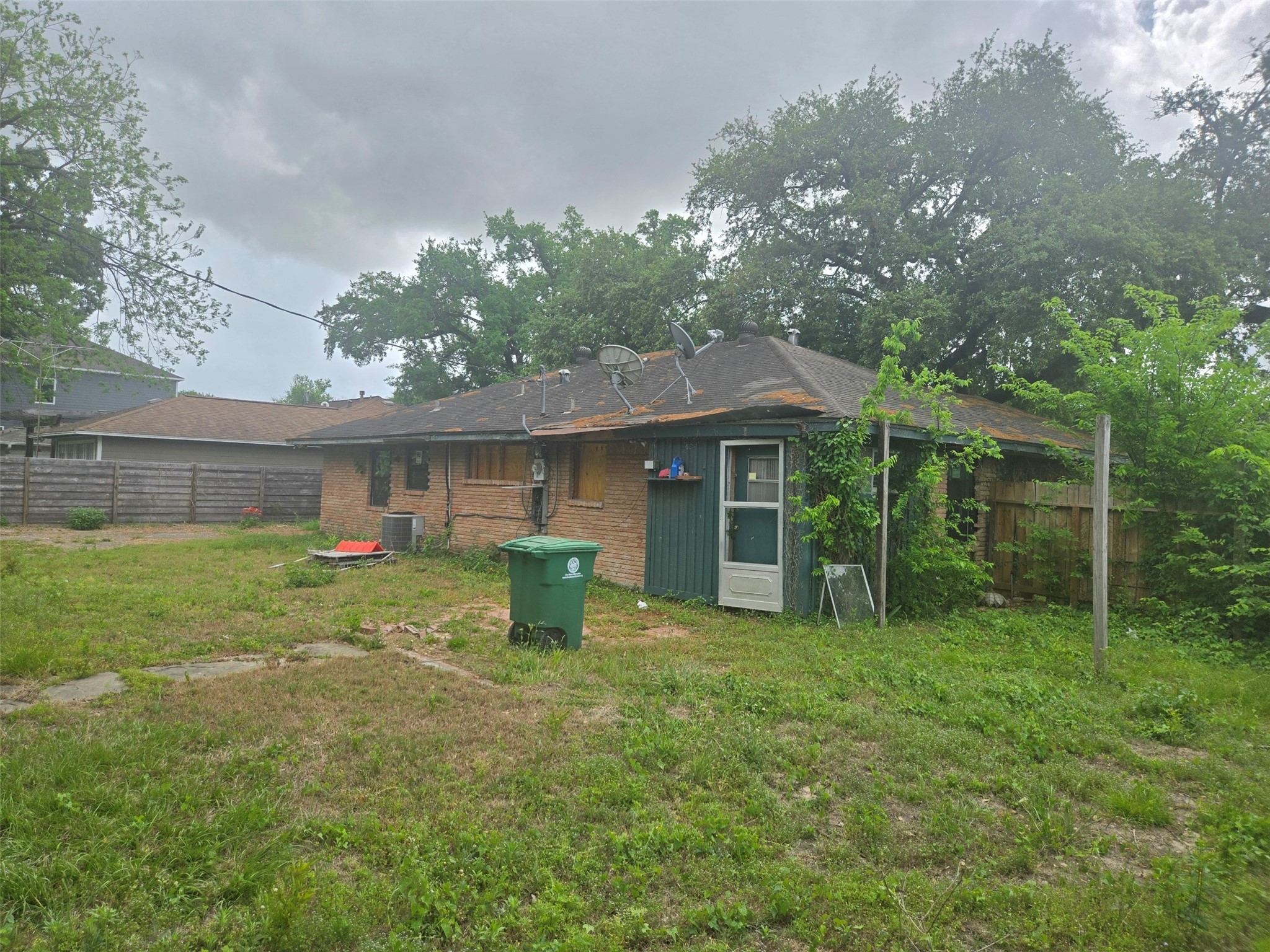 Listing photo 2