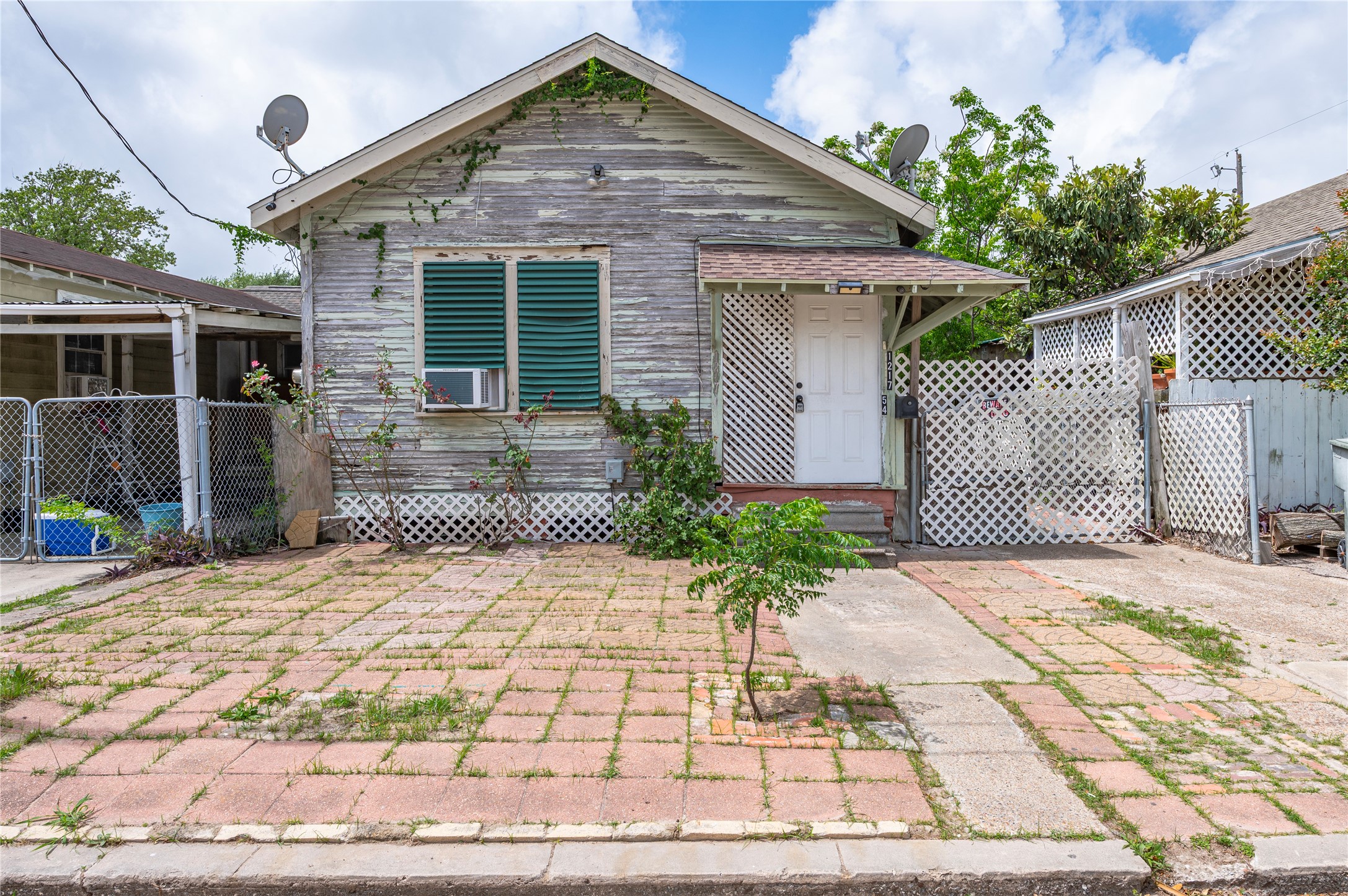Listing photo 2
