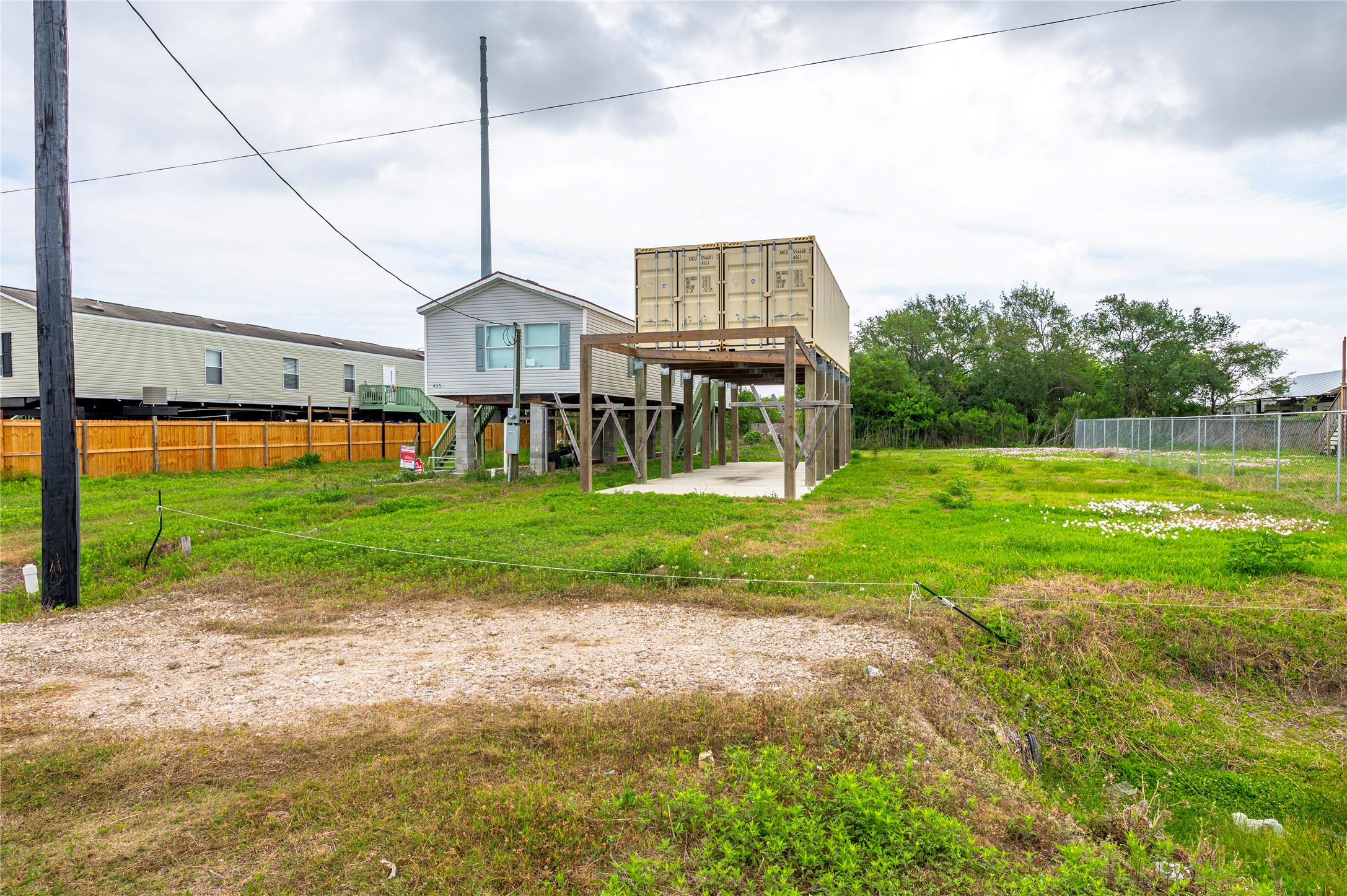 Listing photo 3