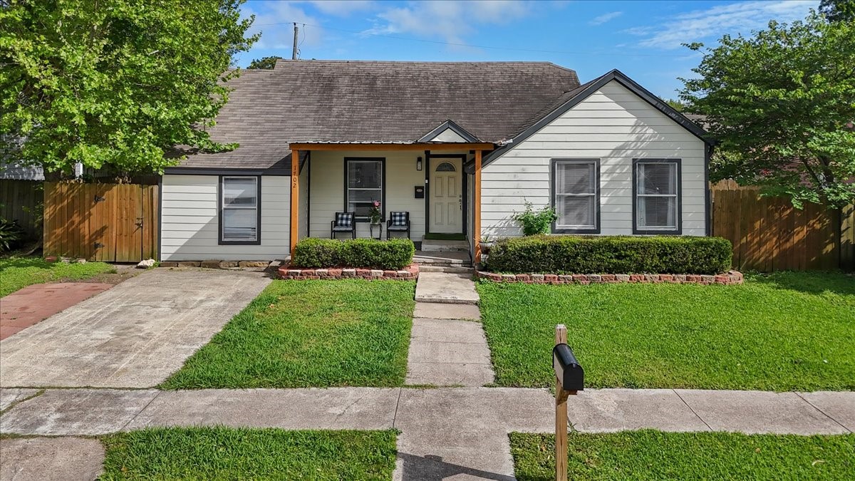 Listing photo 1