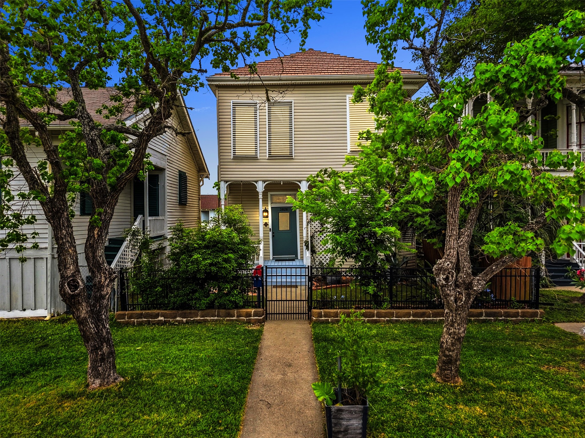 Listing photo 3