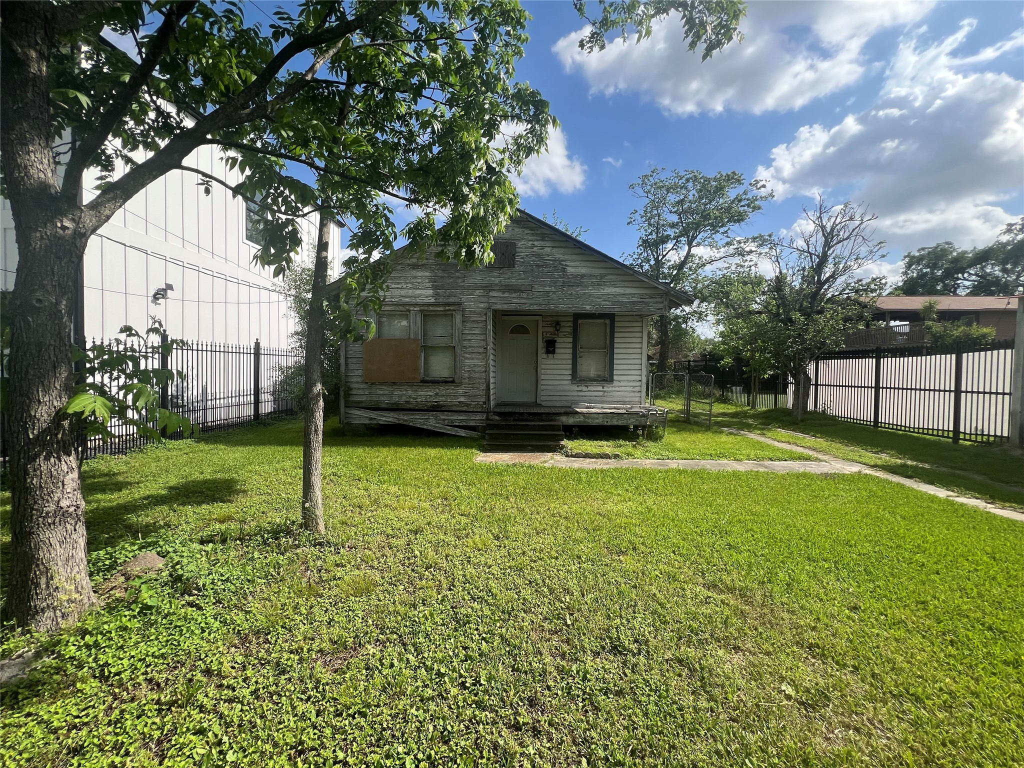 Listing photo 1