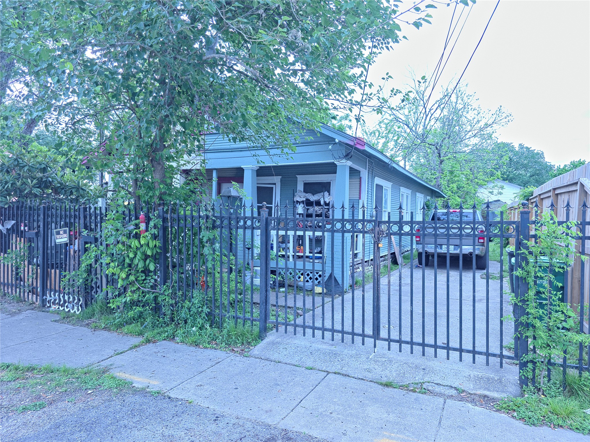Listing photo 2