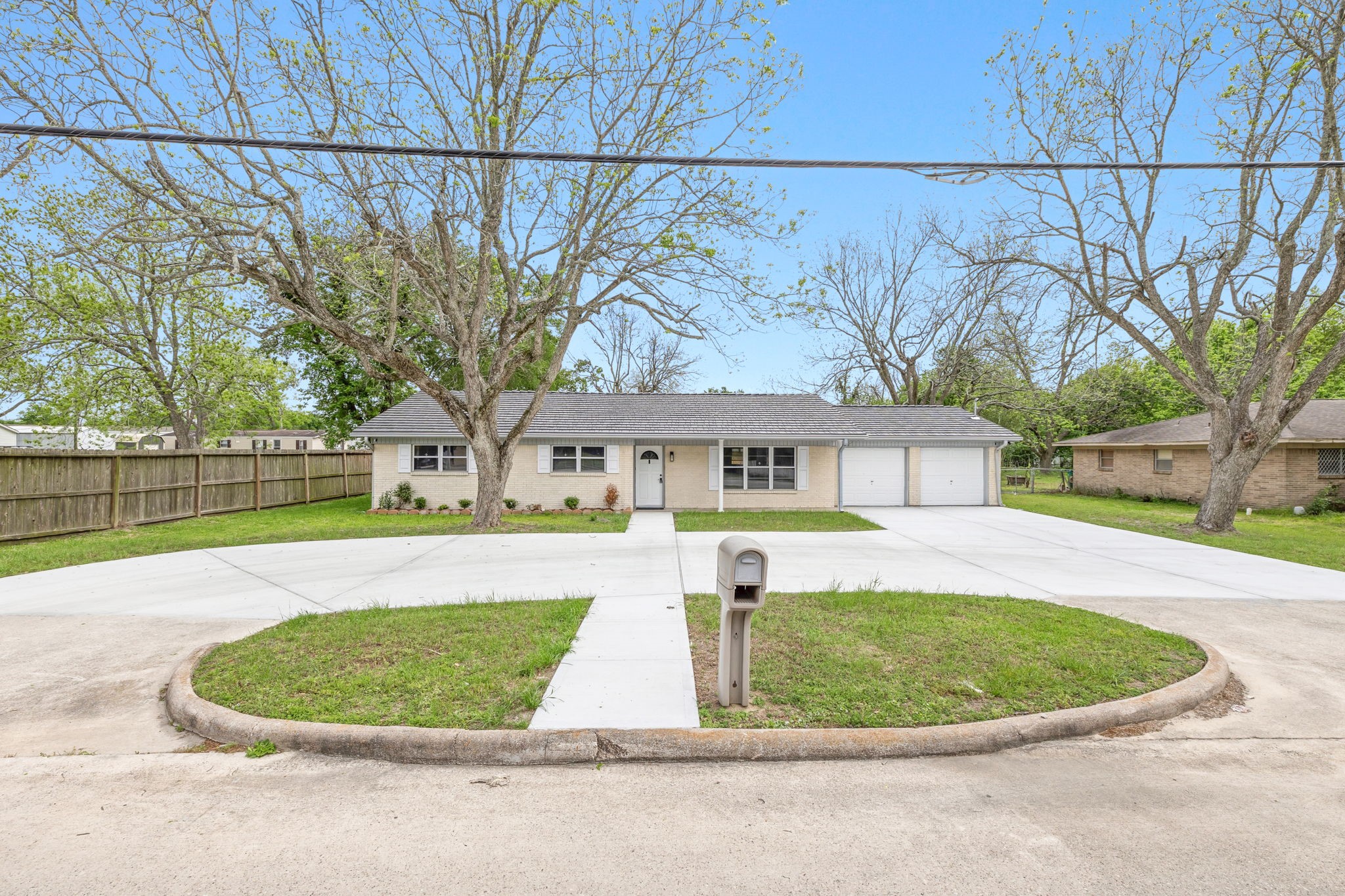 Listing photo 1
