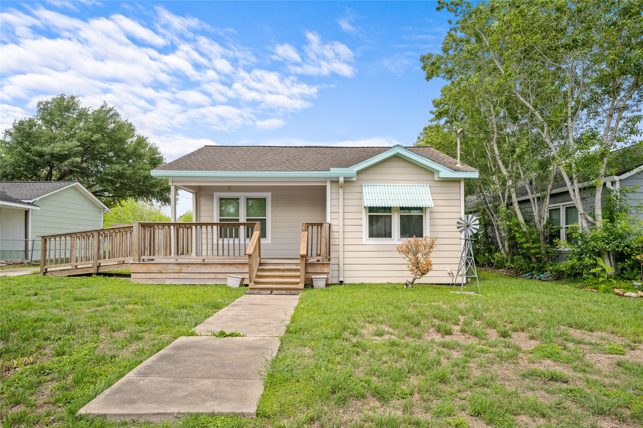 Listing photo 2