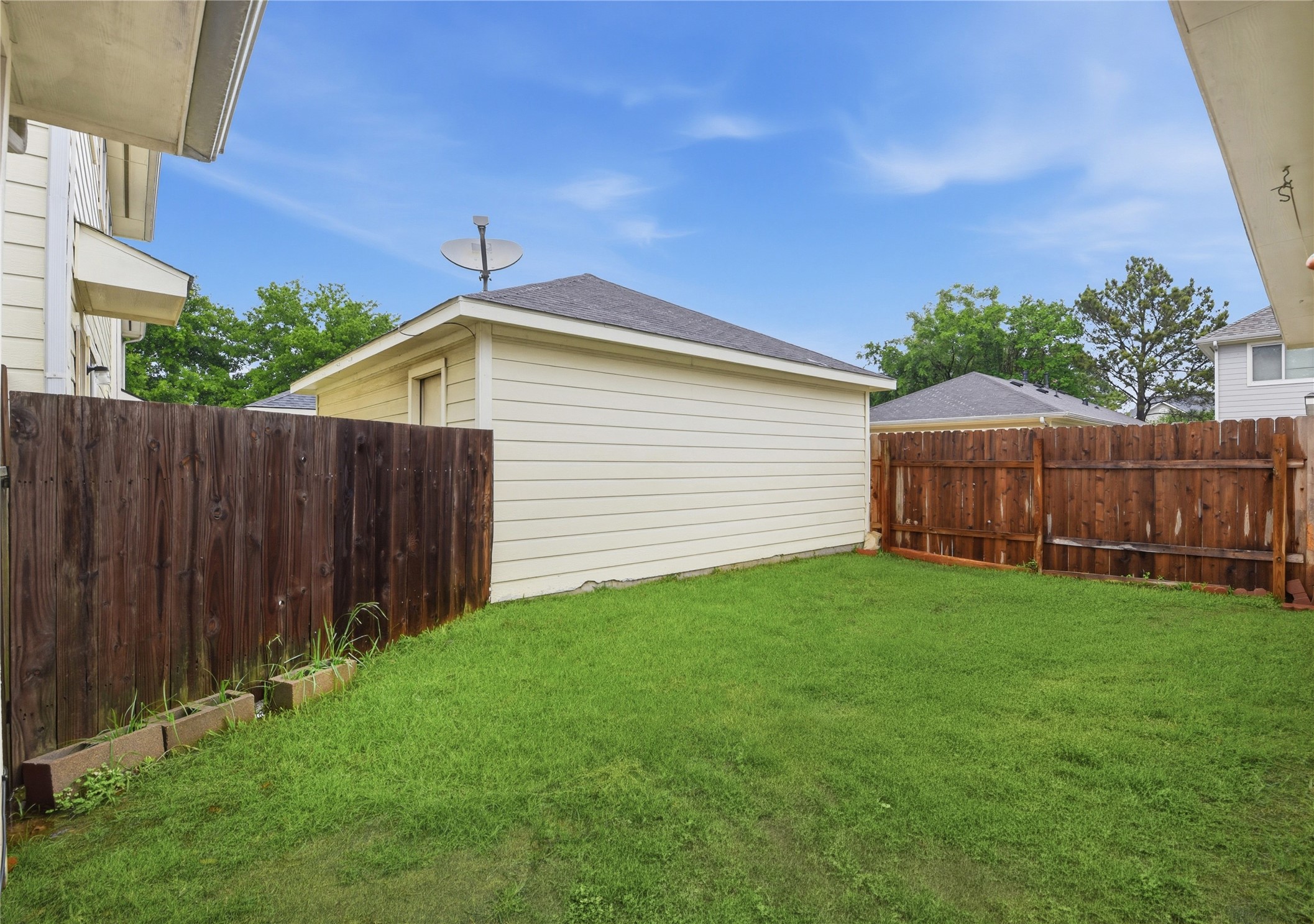 Listing photo 3
