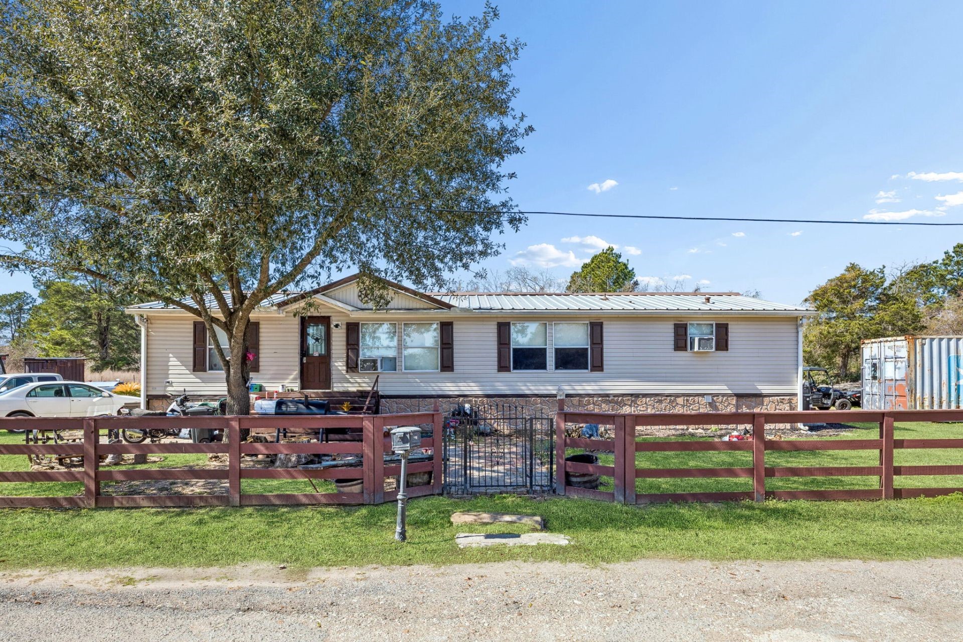 Listing photo 1