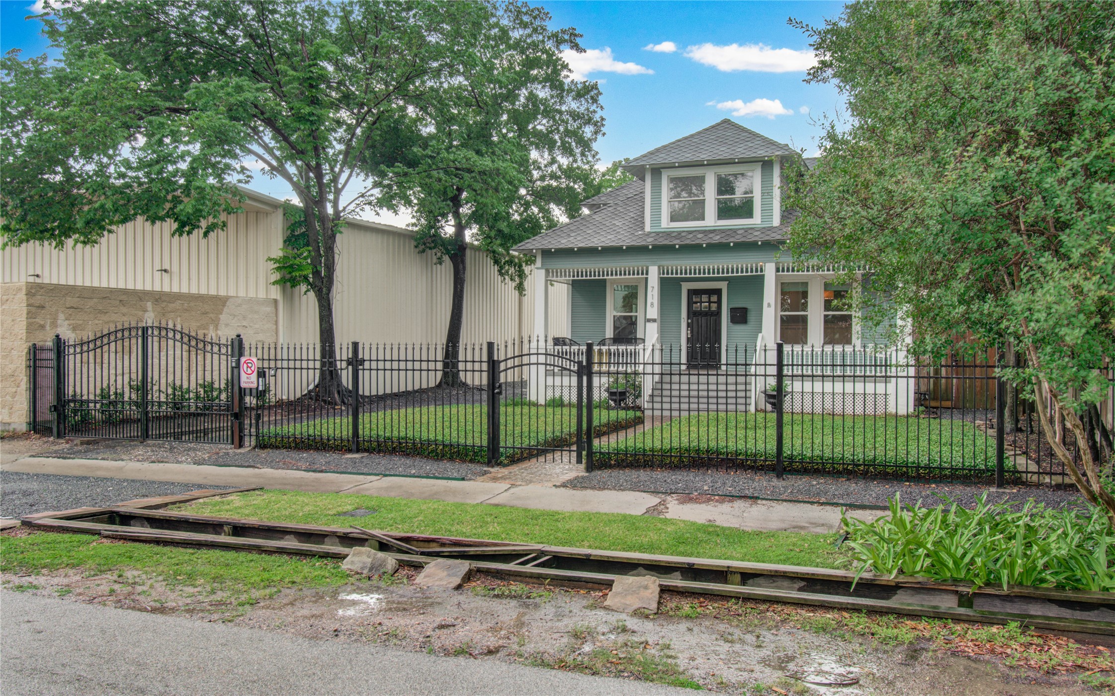 Listing photo 1