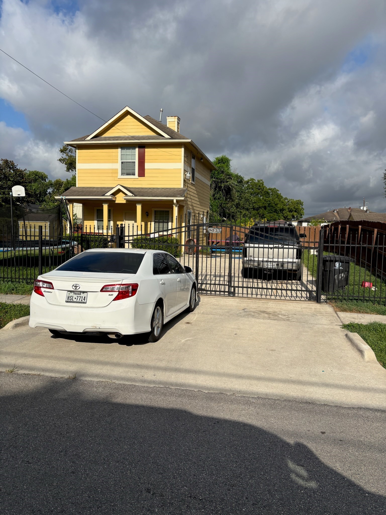 Listing photo 1