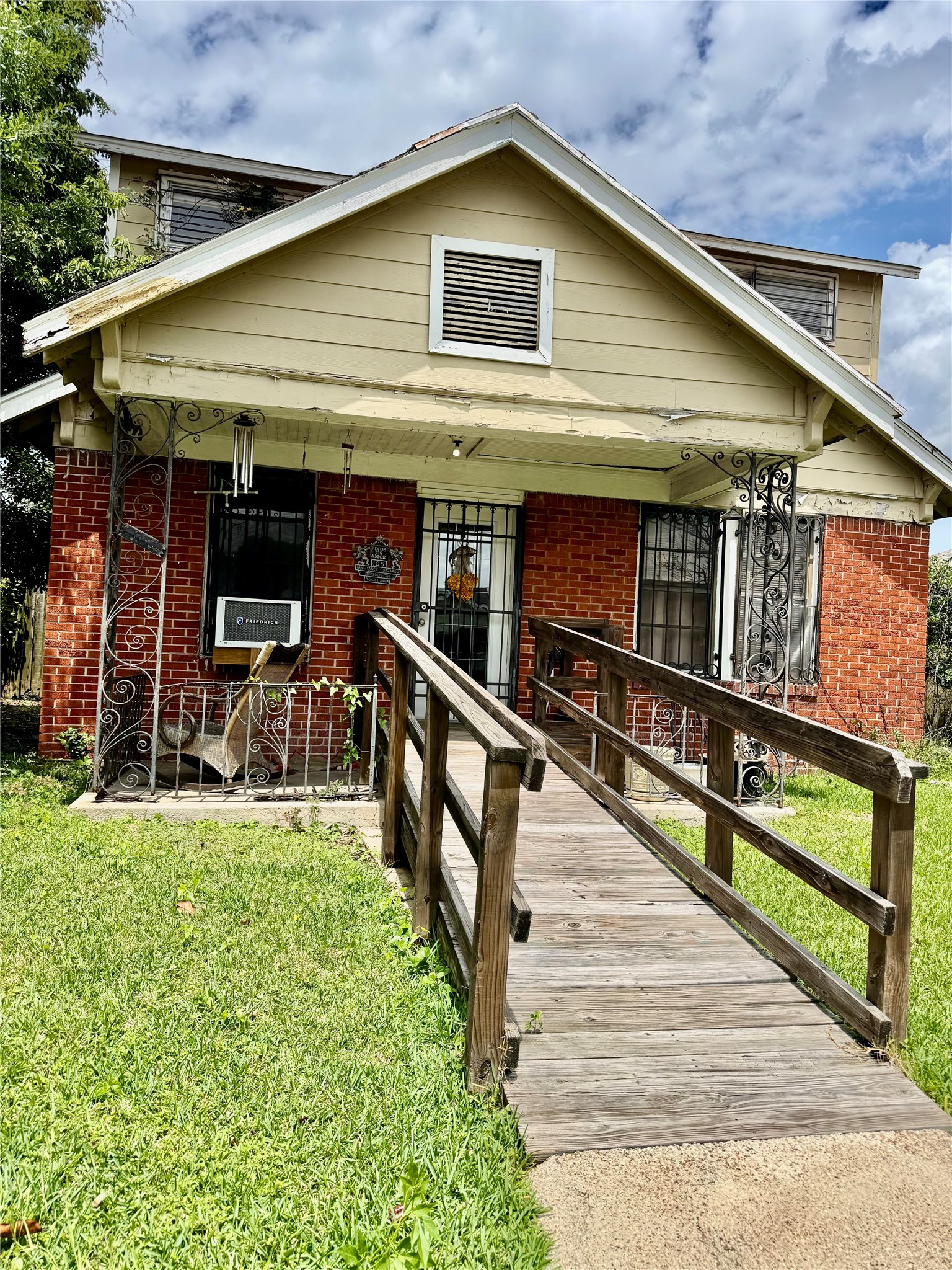 Listing photo 1