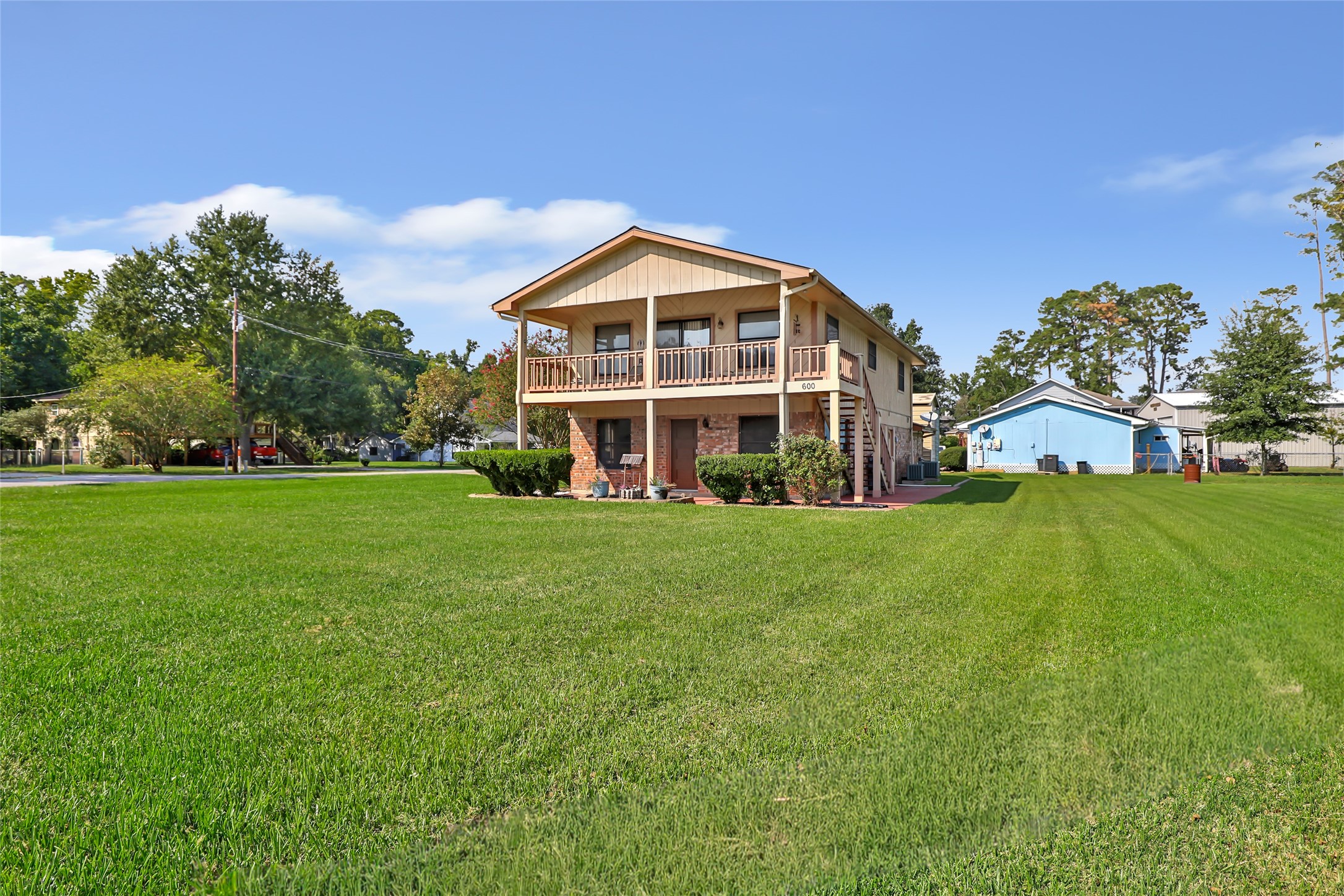 Listing photo 2