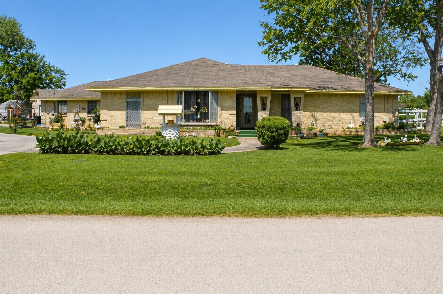 Listing photo 1