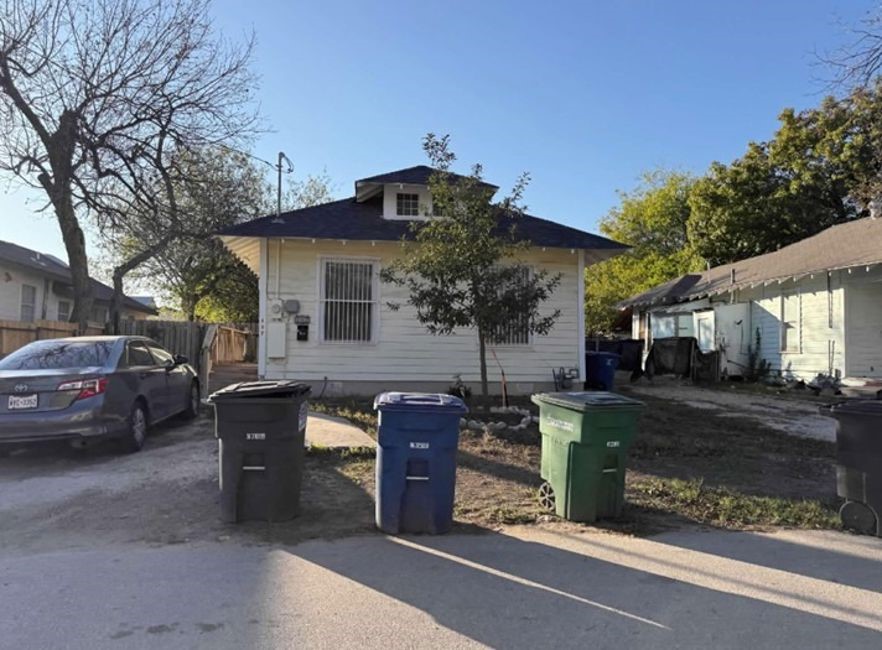 Listing photo 1