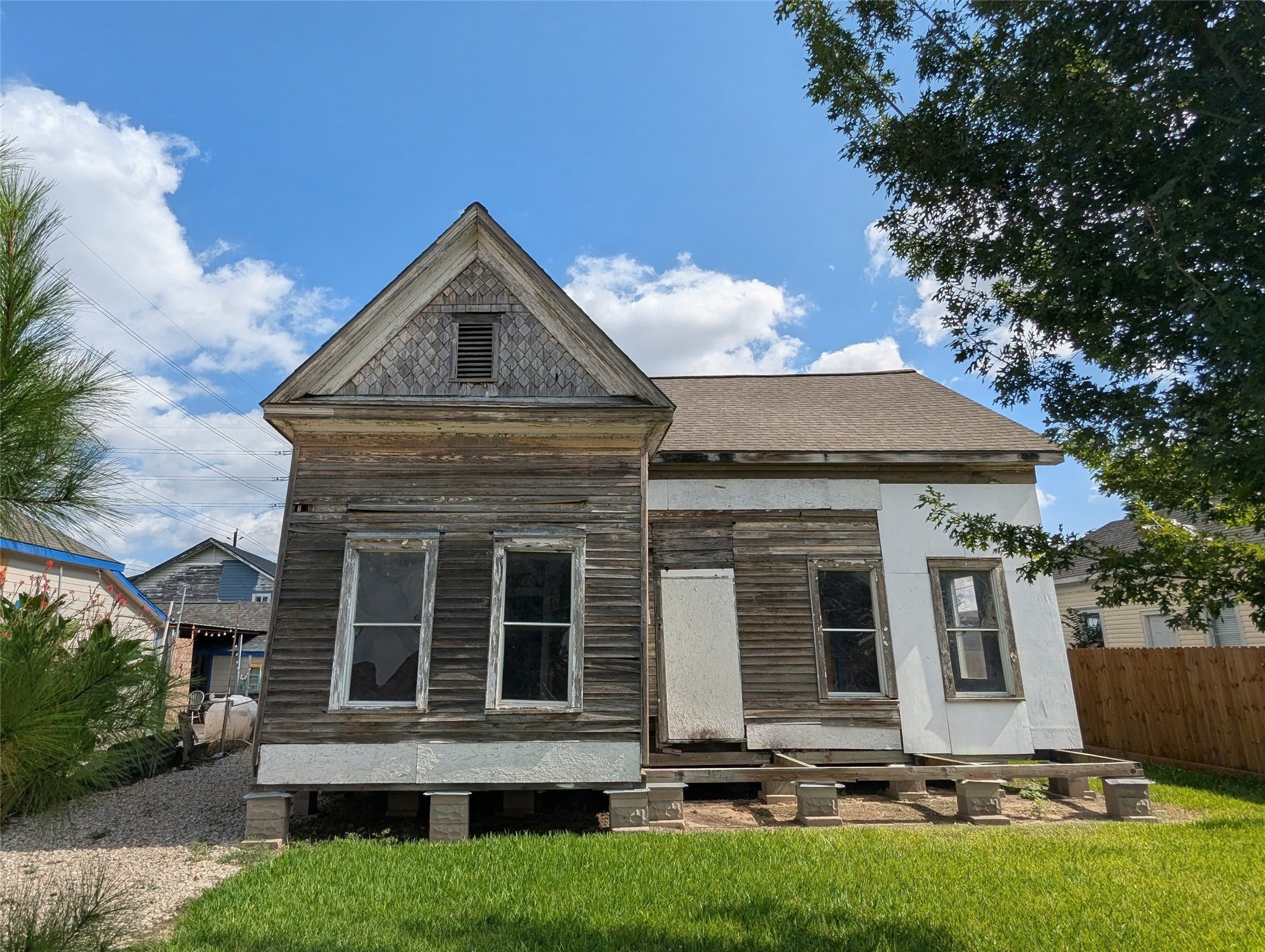Listing photo 2