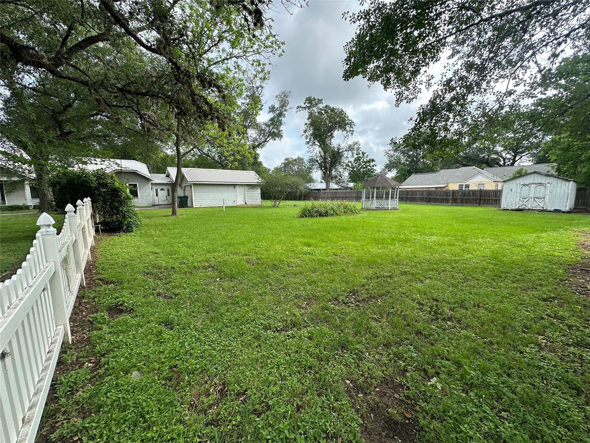 Listing photo 5