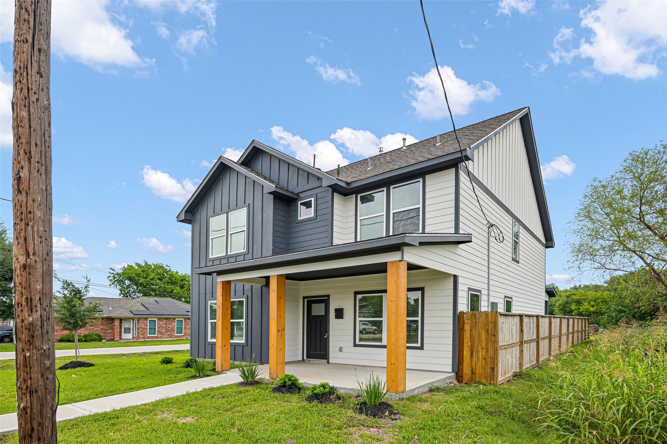 Listing photo 2
