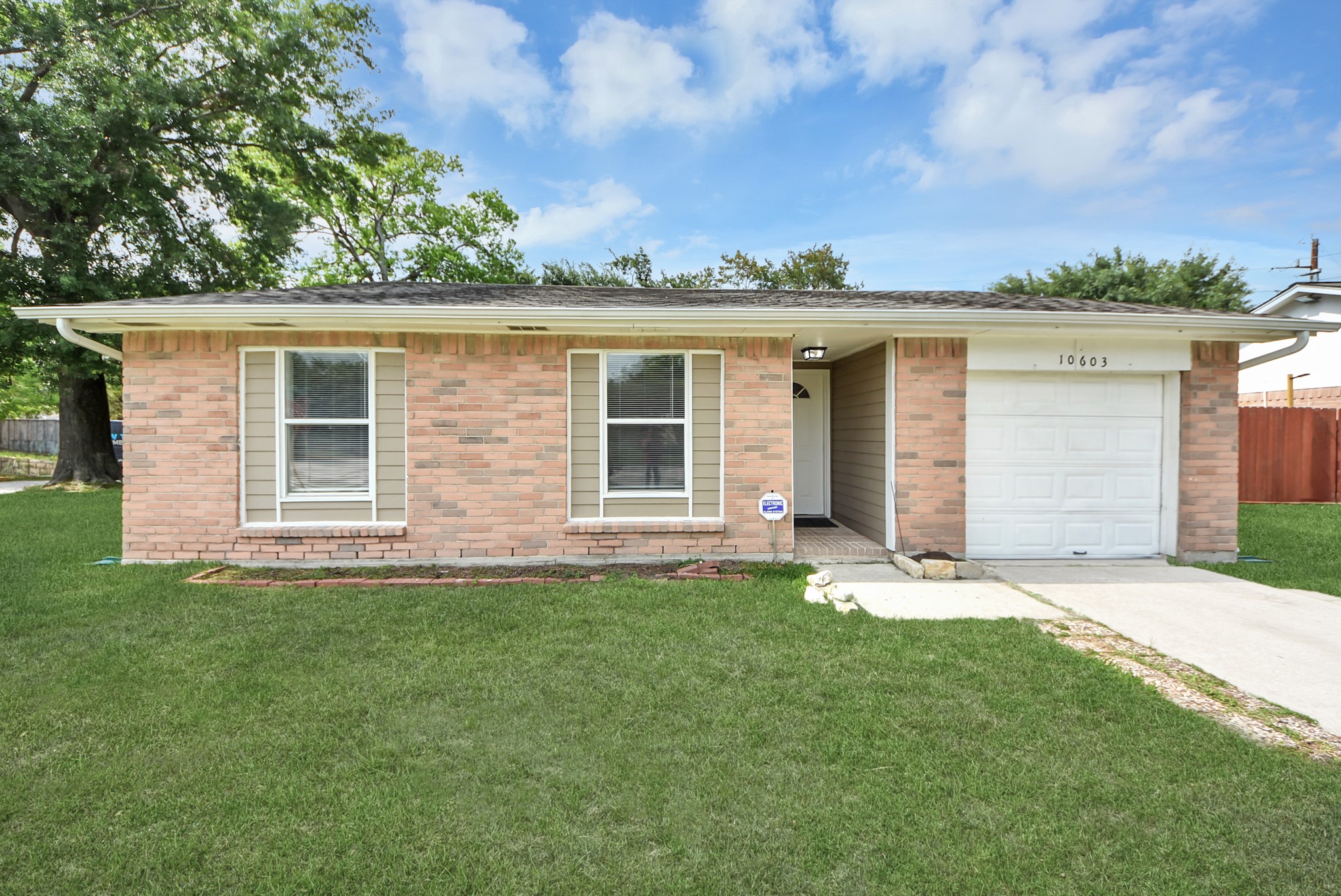 Listing photo 2