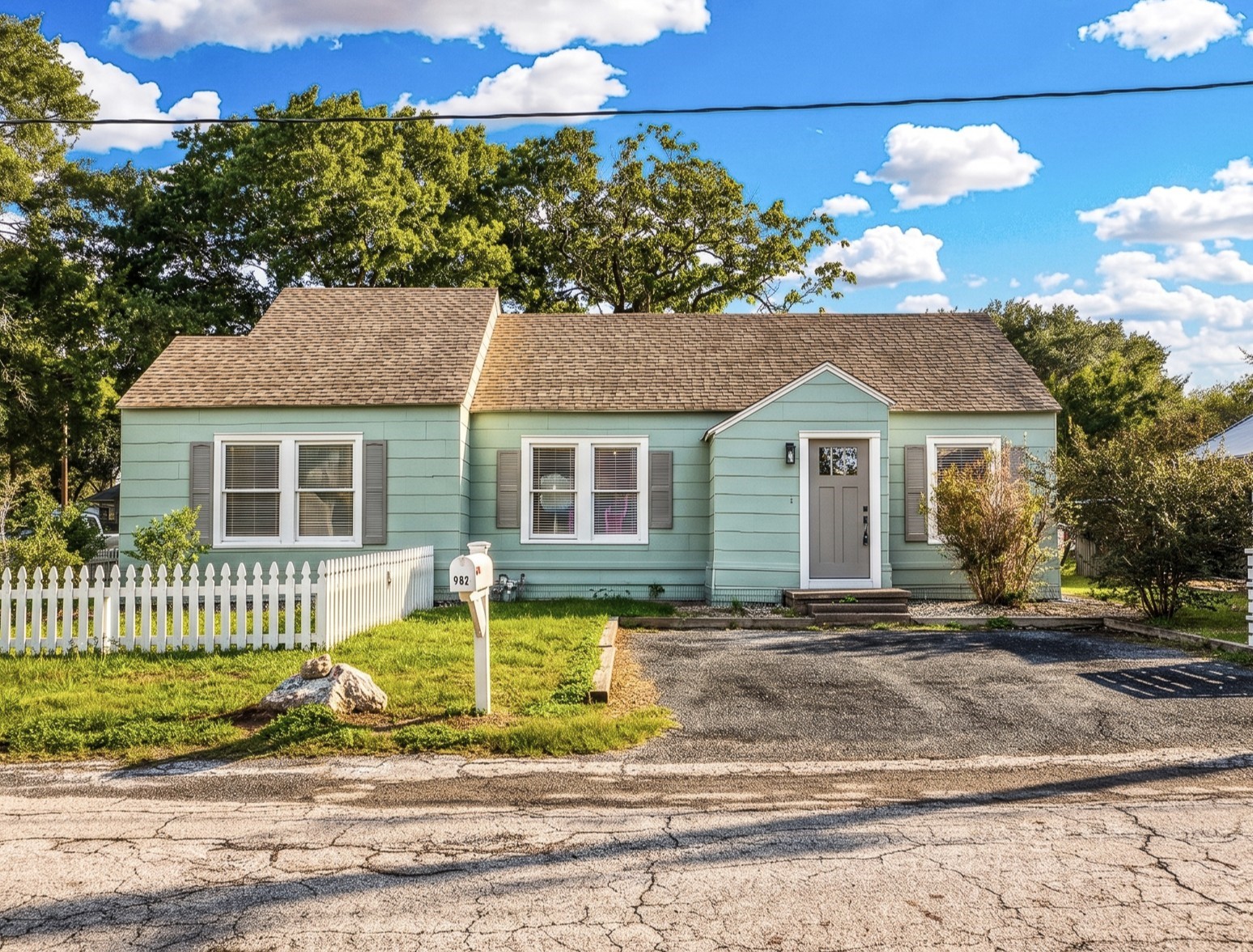 Listing photo 1
