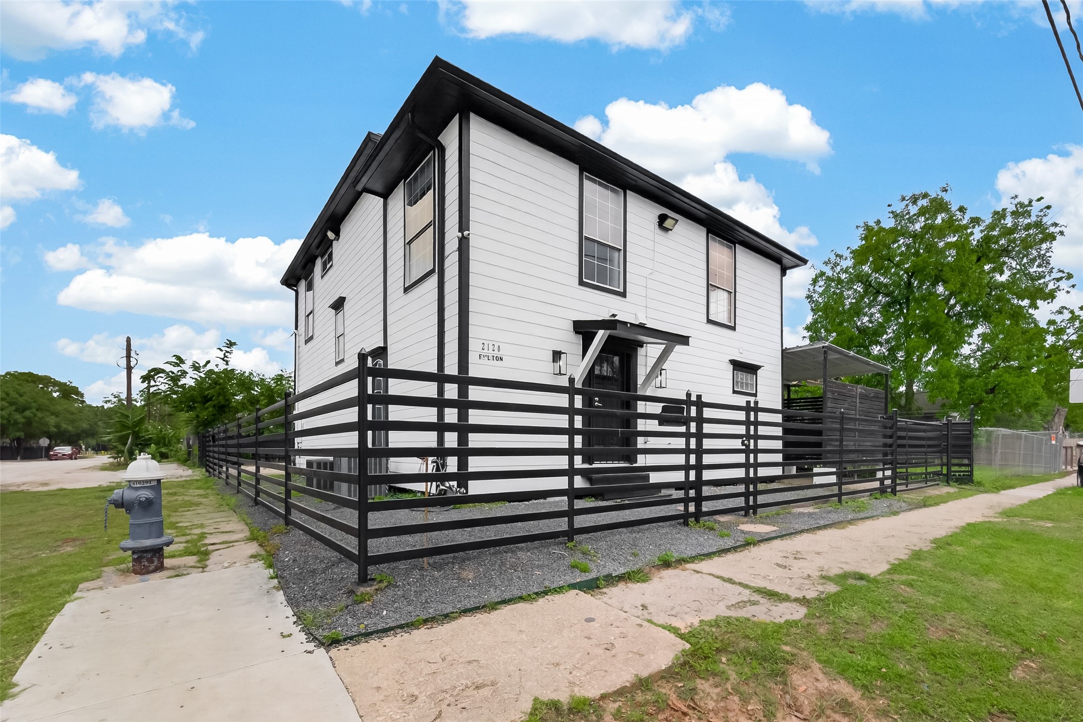Listing photo 1