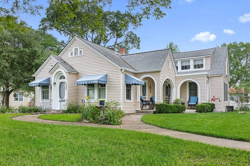 Listing photo 1