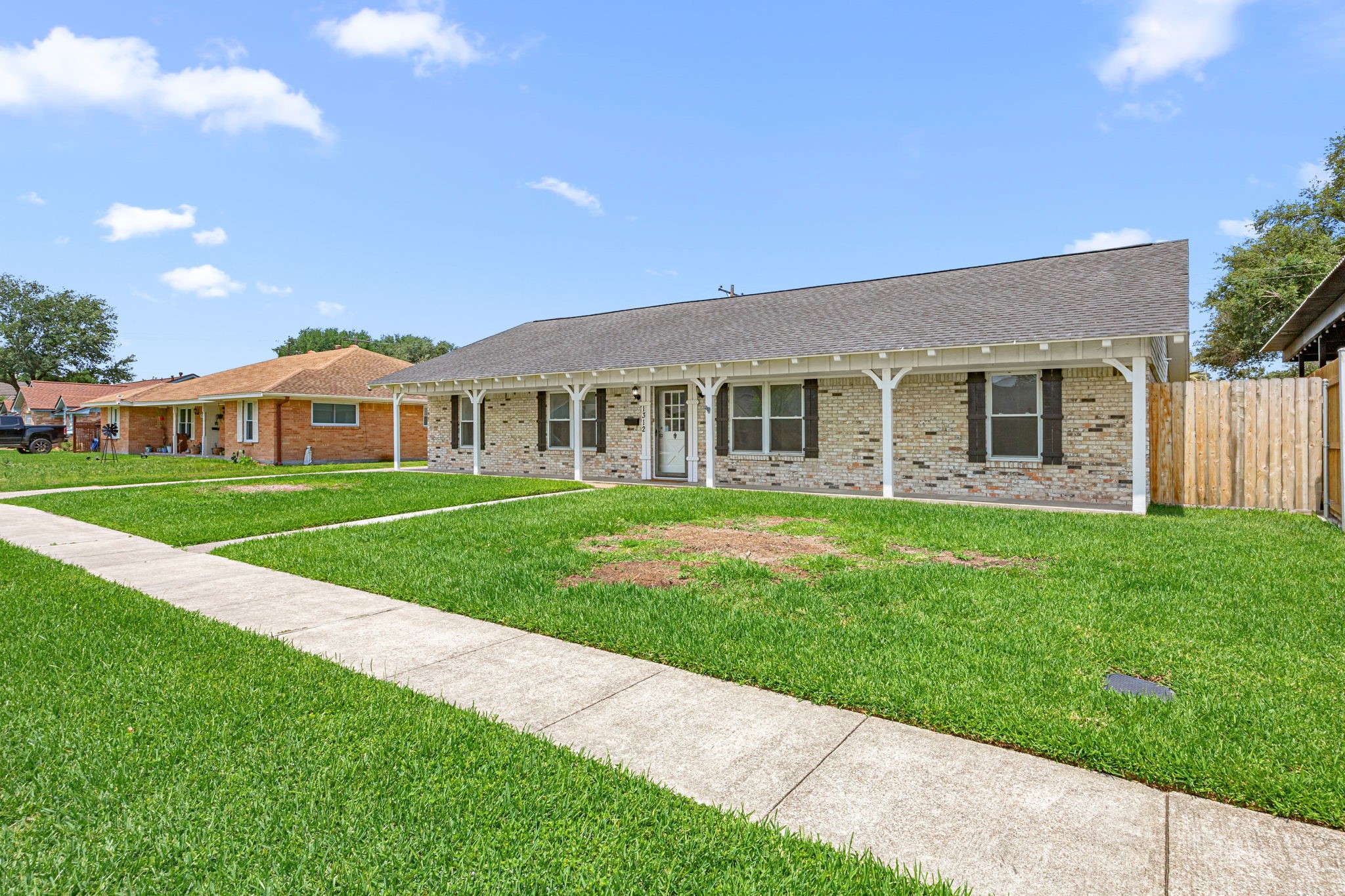 Listing photo 1