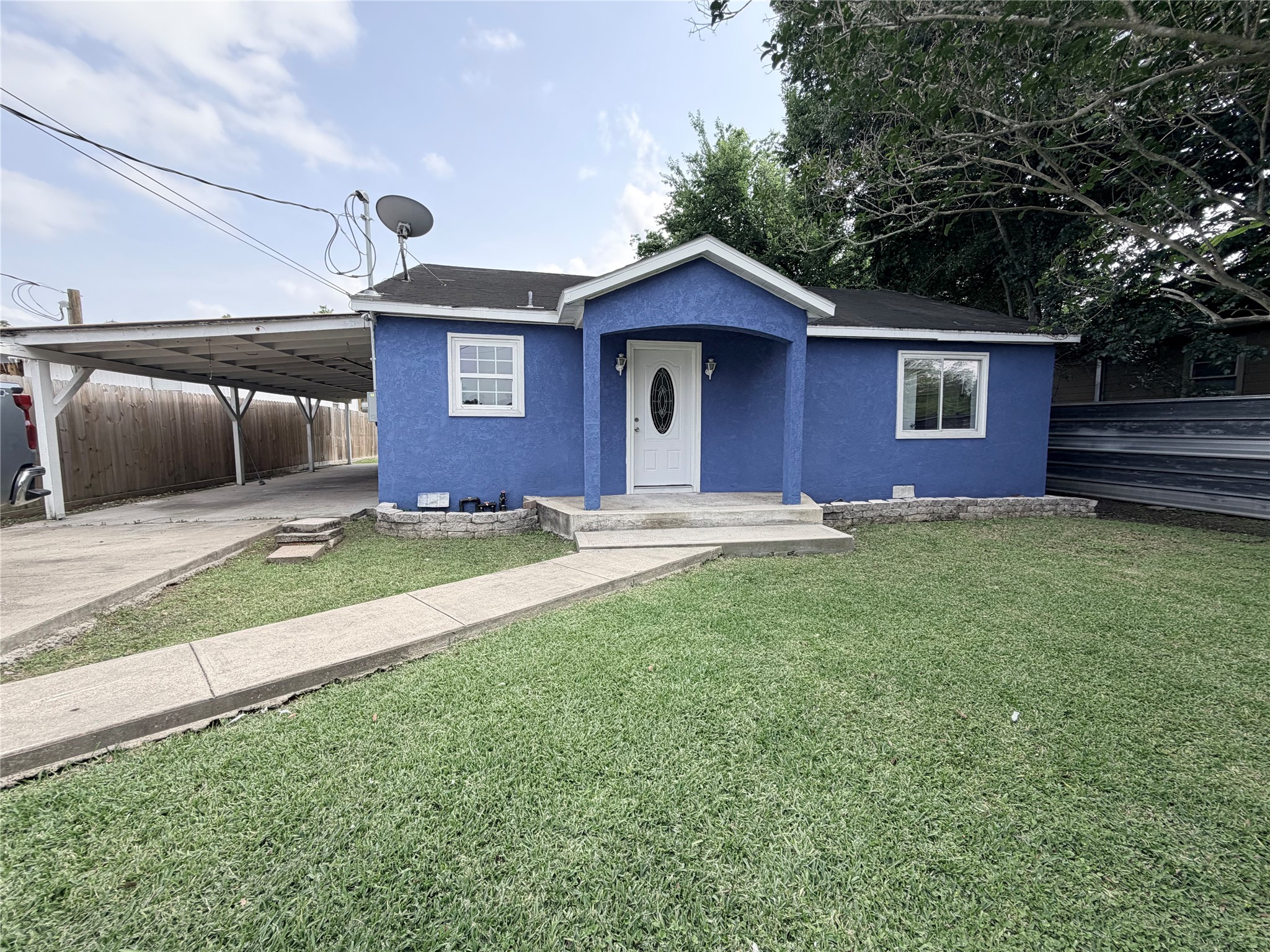 Listing photo 1