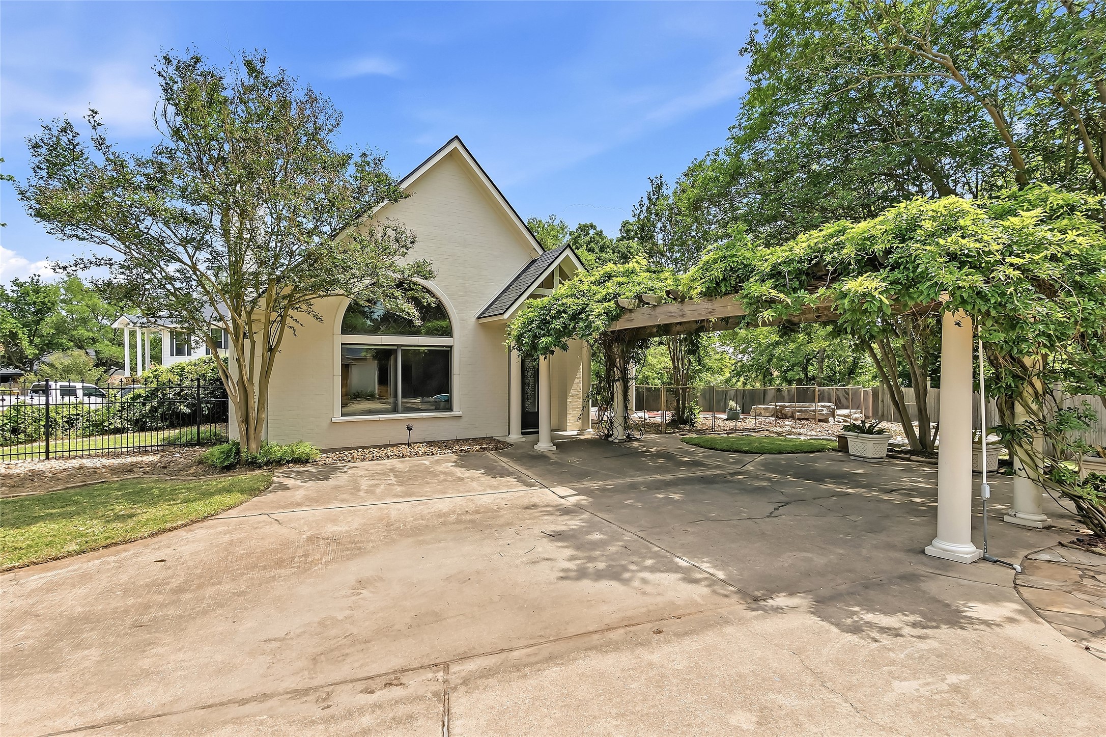 Listing photo 4
